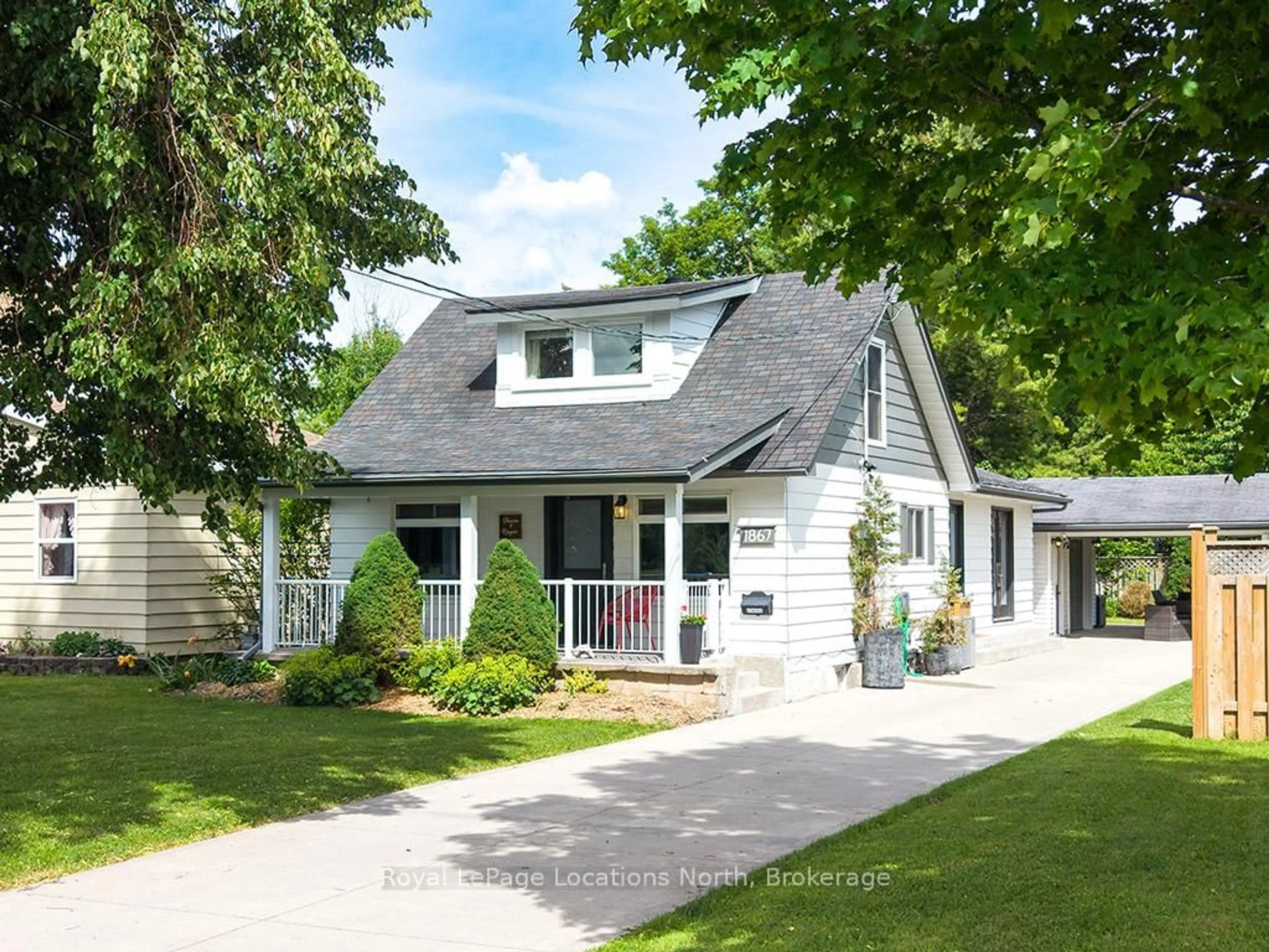 Home with vinyl exterior material, street for 1867 5th Ave, Owen Sound Ontario N4K 2S6