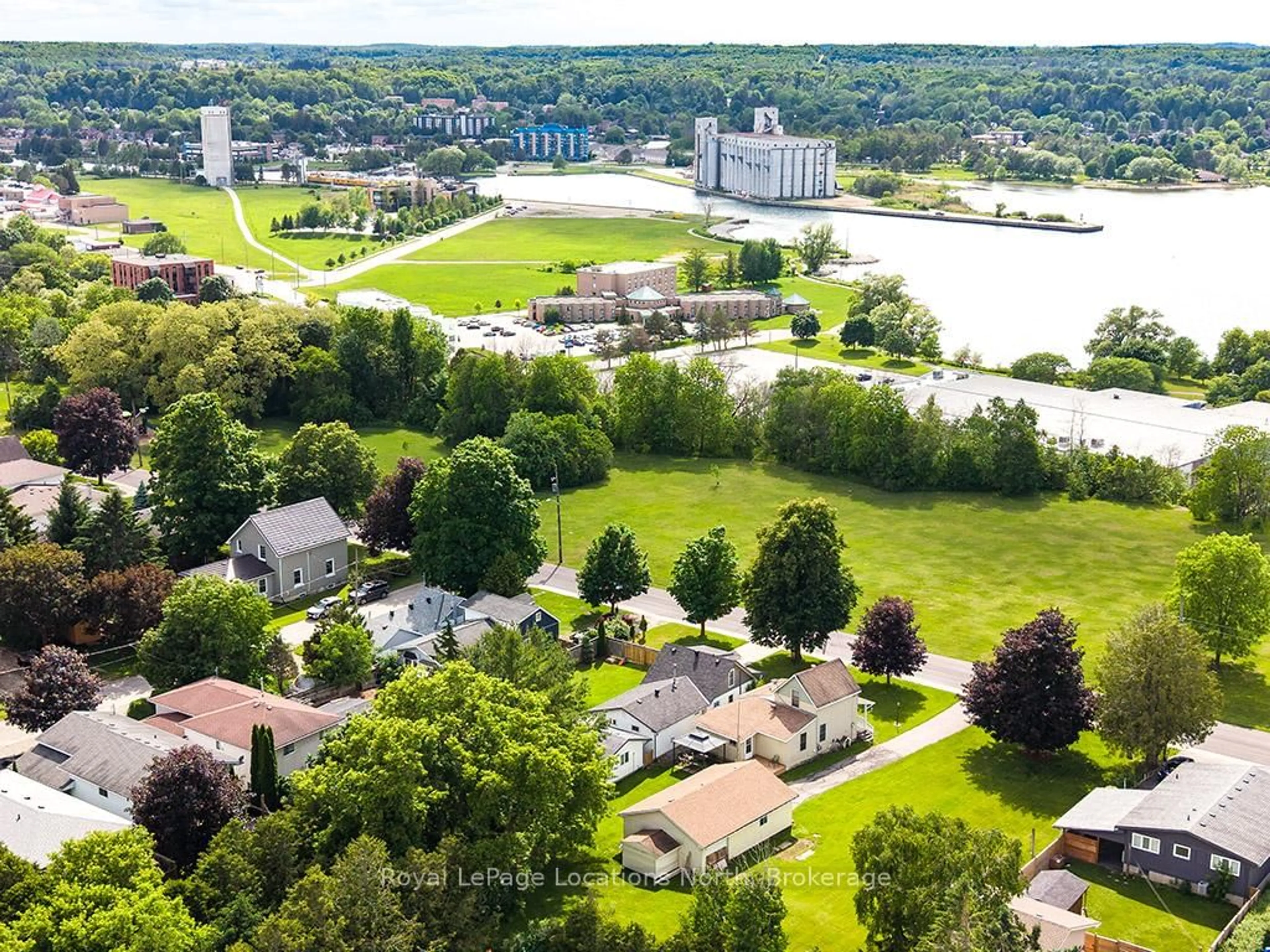 A pic from outside/outdoor area/front of a property/back of a property/a pic from drone, water/lake/river/ocean view for 1867 5th Ave, Owen Sound Ontario N4K 2S6