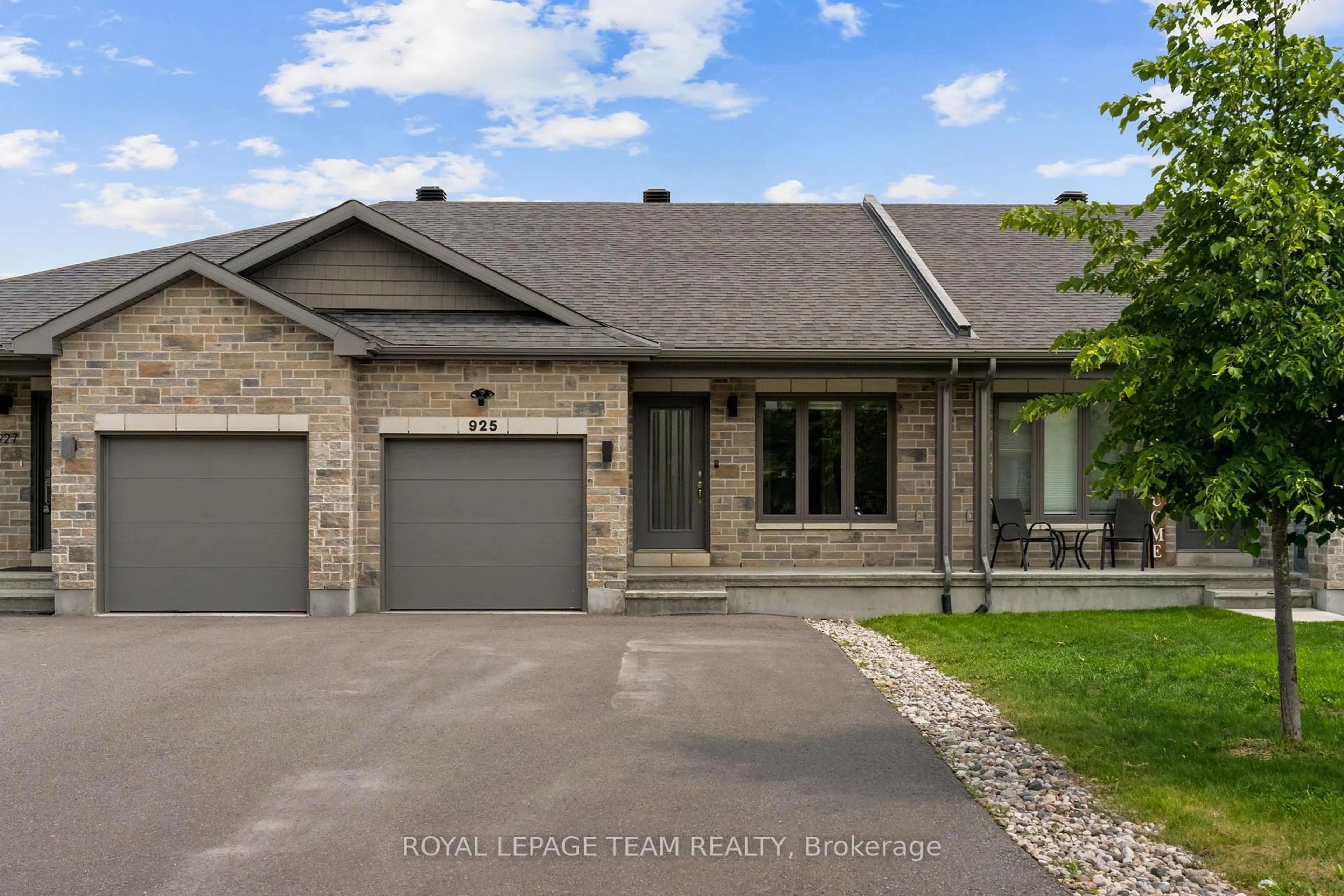 Home with brick exterior material, street for 925 Leishman Dr, Almonte Ontario K0A 1A0