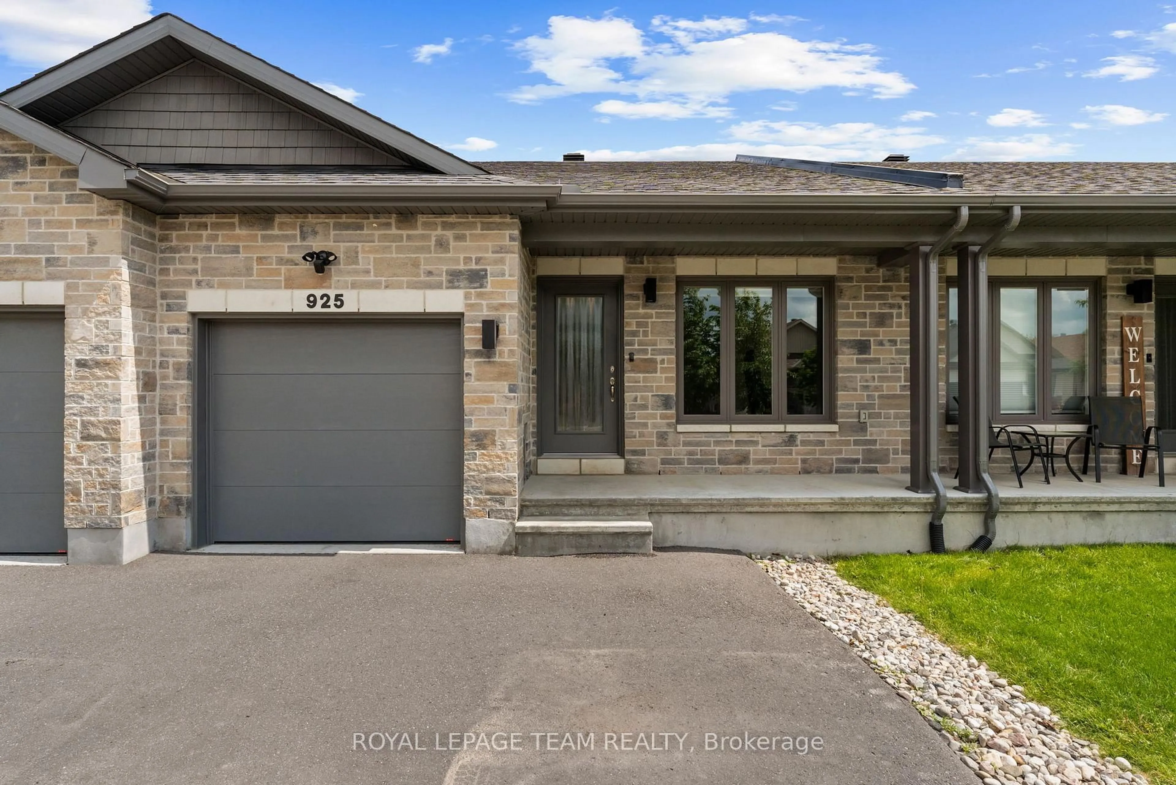 Home with brick exterior material, street for 925 Leishman Dr, Almonte Ontario K0A 1A0