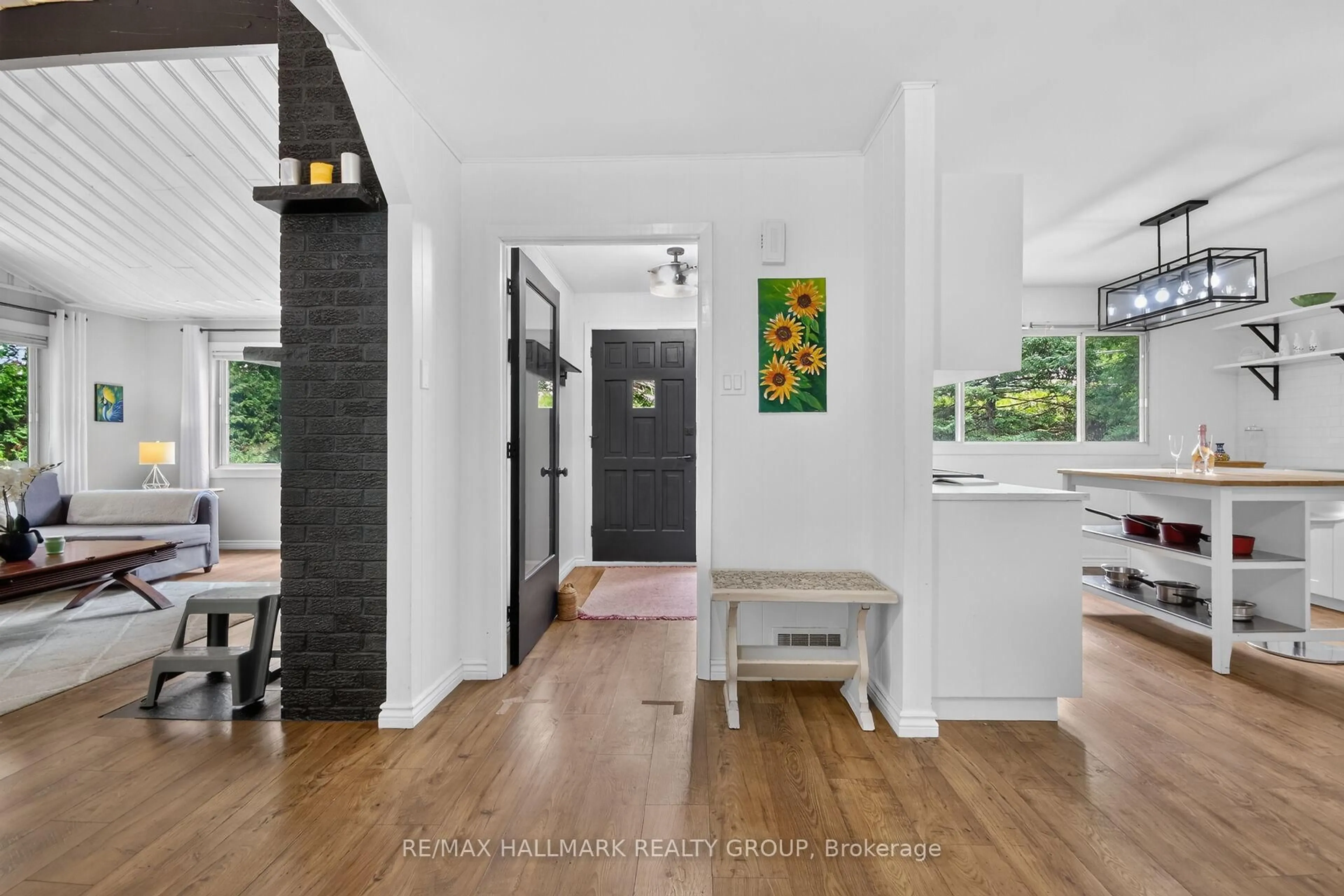 Indoor entryway for 671 Bayview Dr, Ottawa Ontario K0A 3M0