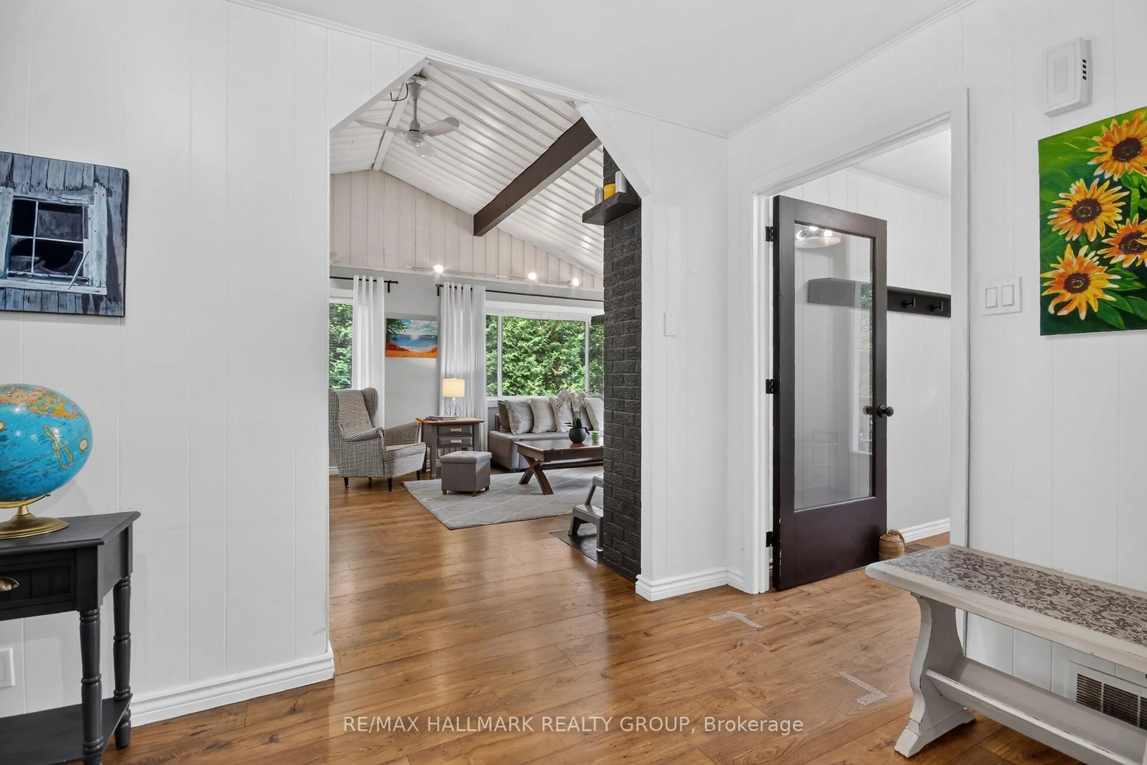 Indoor entryway for 671 Bayview Dr, Ottawa Ontario K0A 3M0