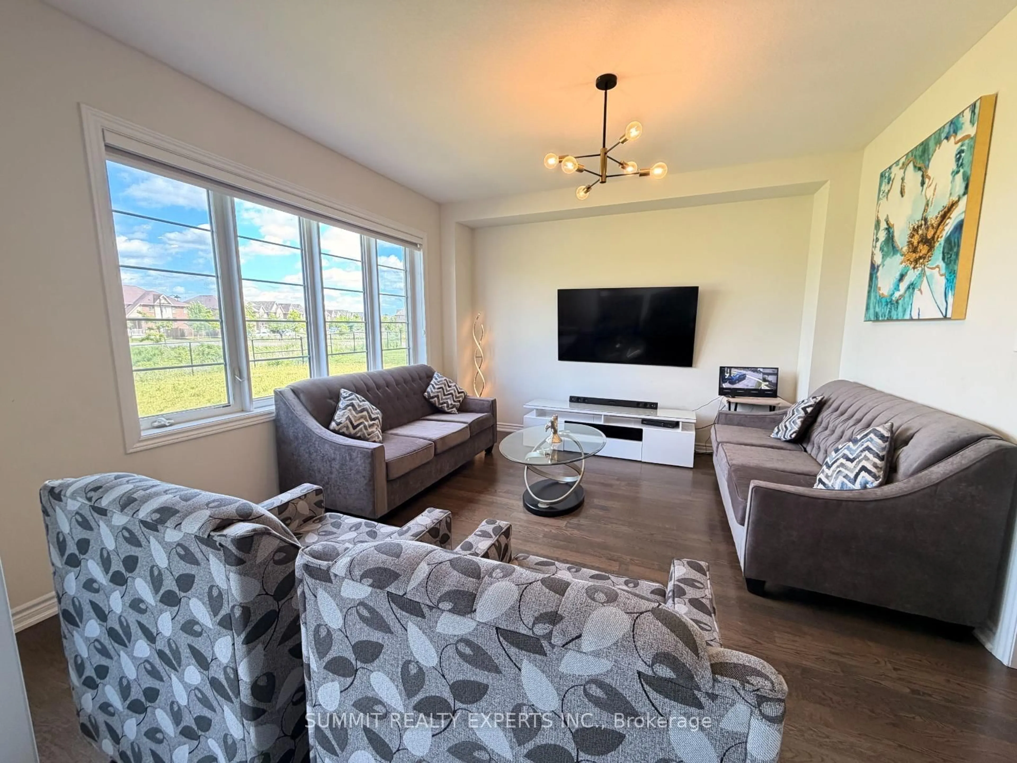 Living room with furniture, unknown for 109 Anderson Rd, Brantford Ontario N3T 0V4