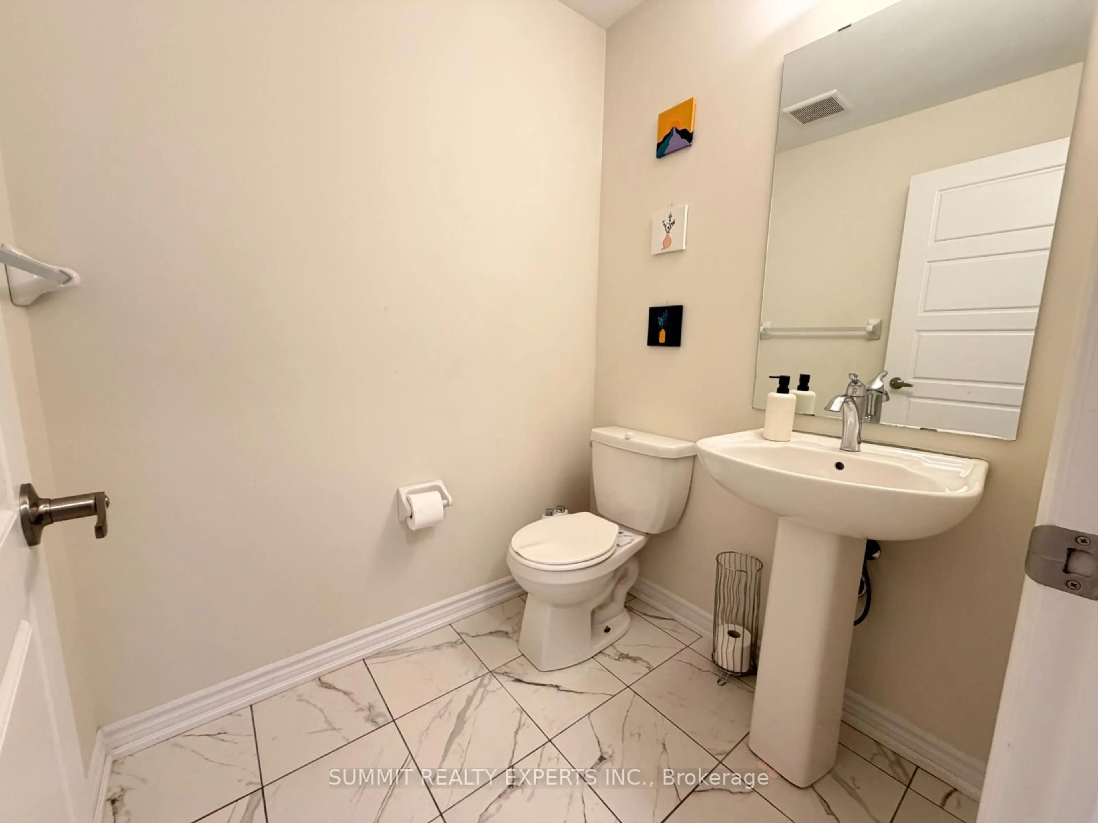 Standard bathroom, floor is not visible for 109 Anderson Rd, Brantford Ontario N3T 0V4