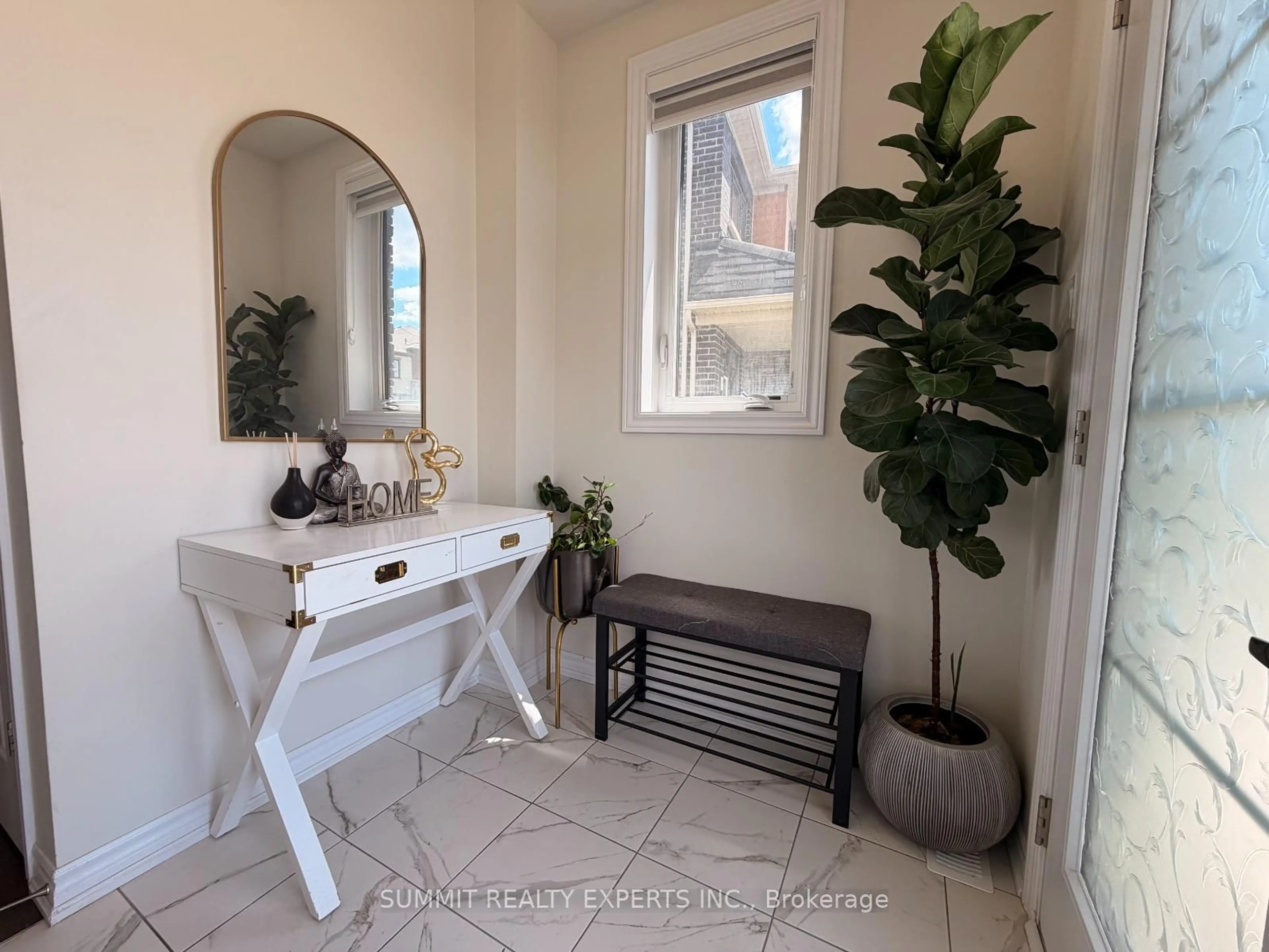 Indoor entryway for 109 Anderson Rd, Brantford Ontario N3T 0V4