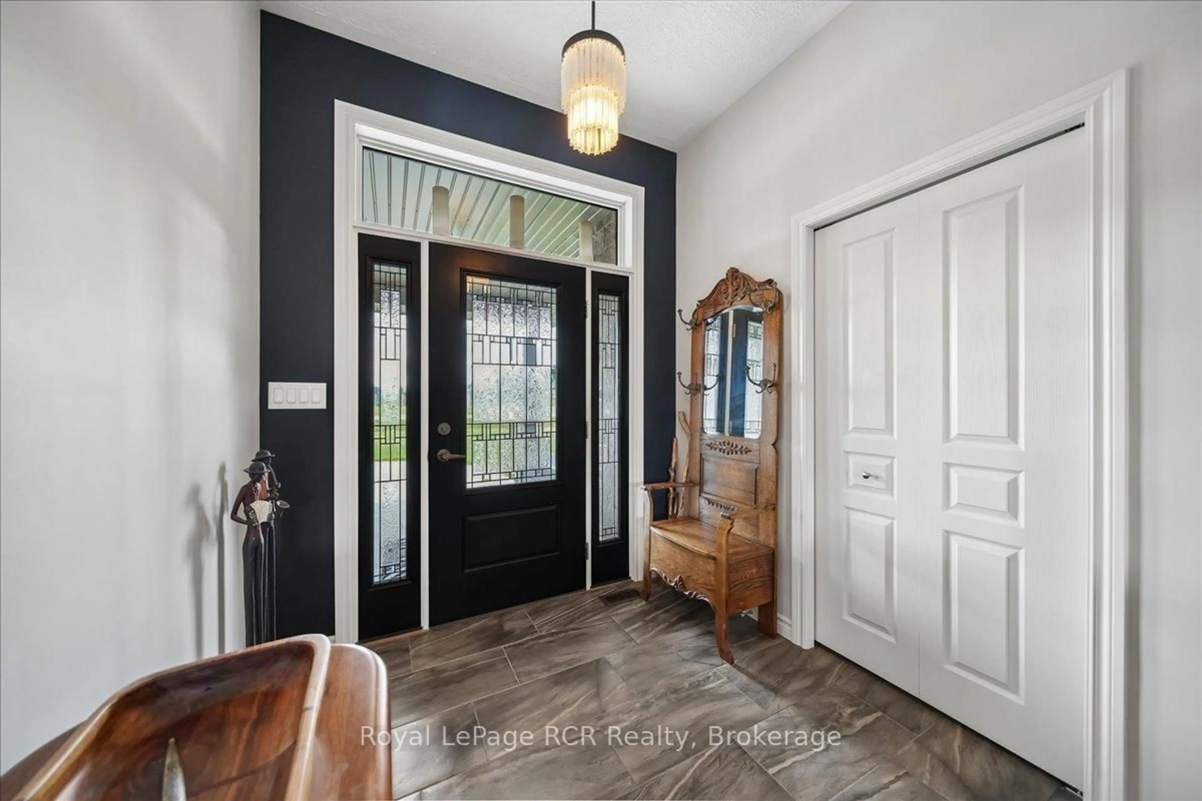 Indoor entryway for 822760 Sideroad 1, Chatsworth Ontario N0H 1G0