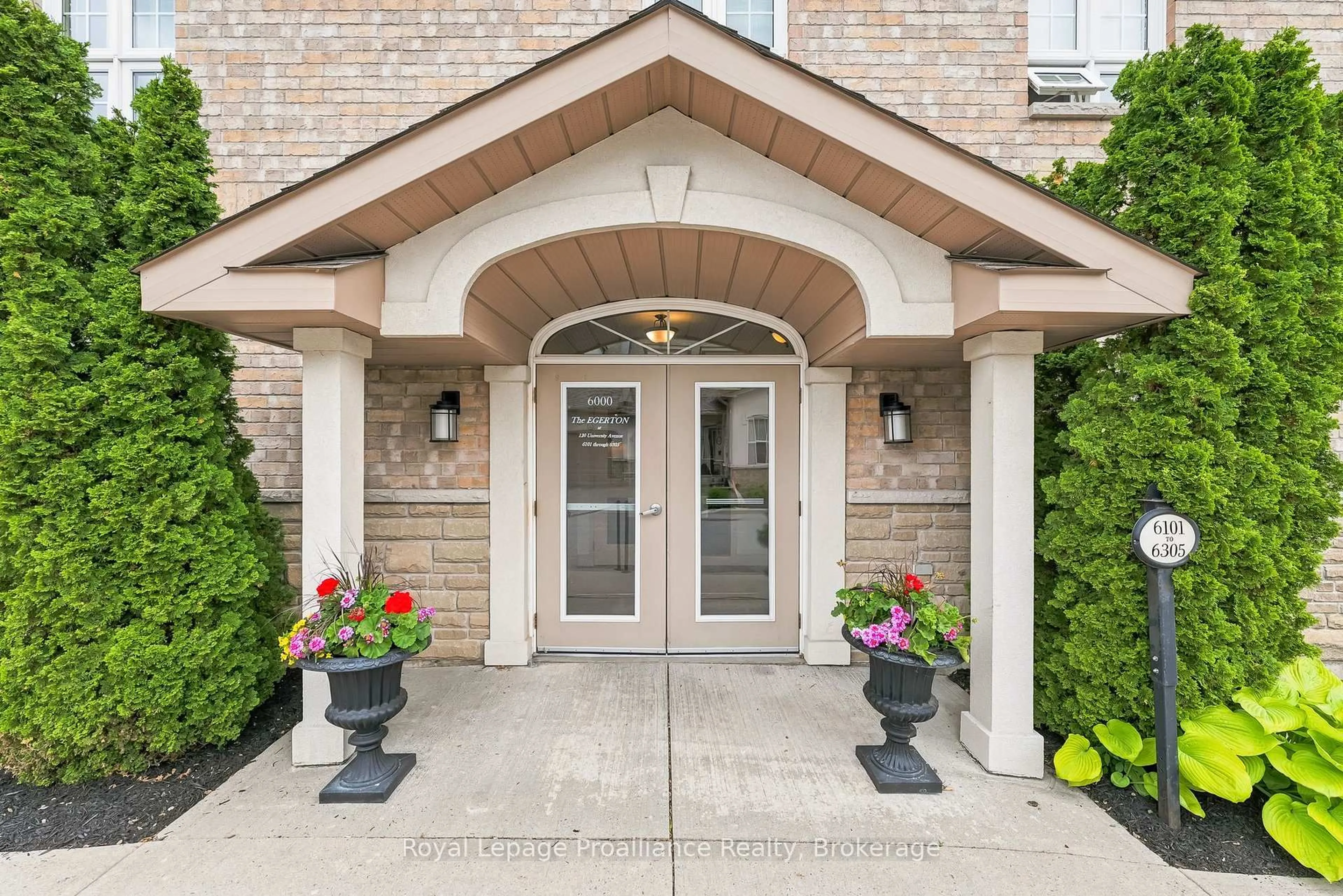 Indoor entryway for 120 University Ave #6101, Cobourg Ontario K9A 0A9