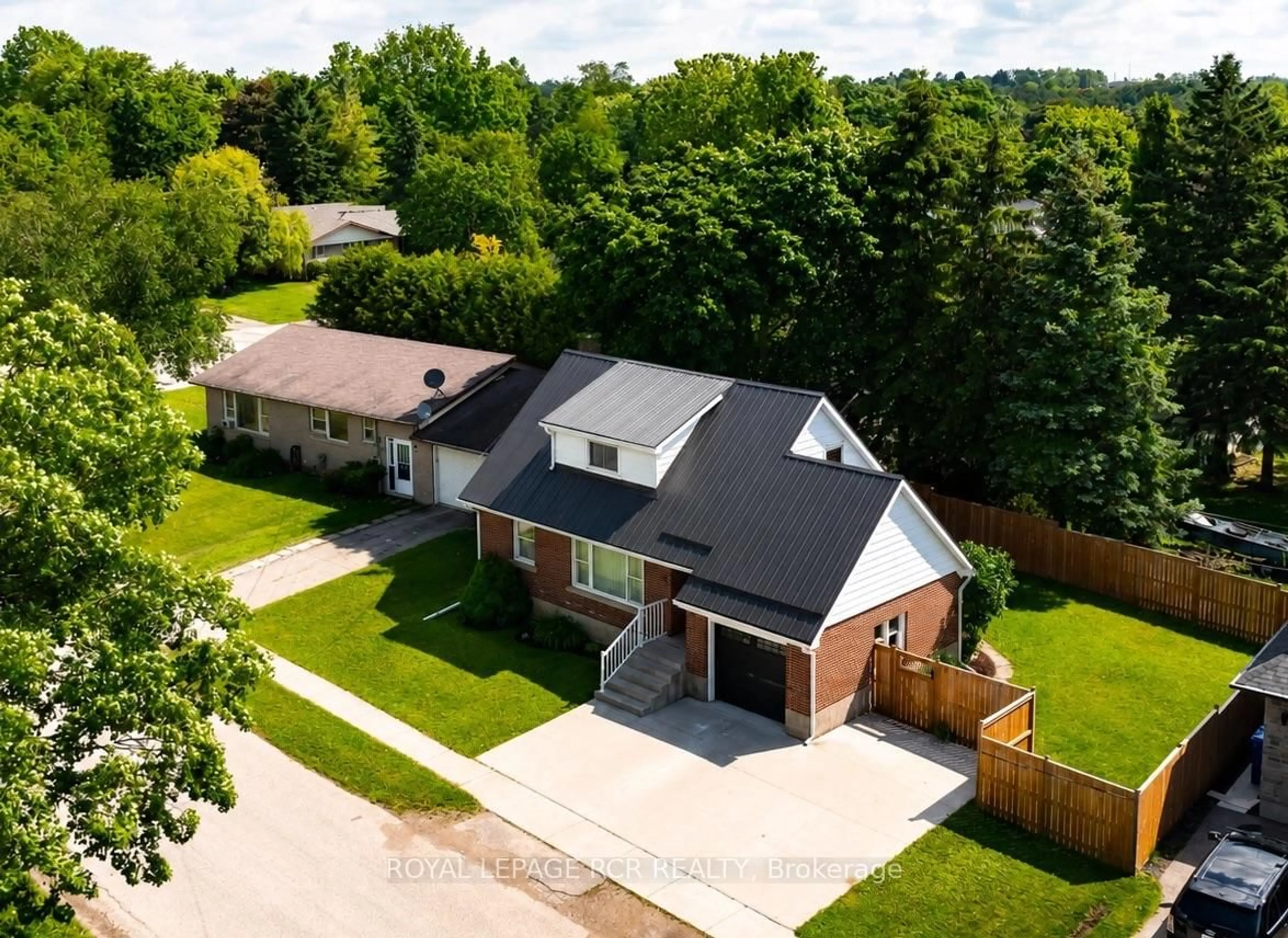 A pic from outside/outdoor area/front of a property/back of a property/a pic from drone, street for 9 Ponsford St, East Luther Grand Valley Ontario L9W 5W7