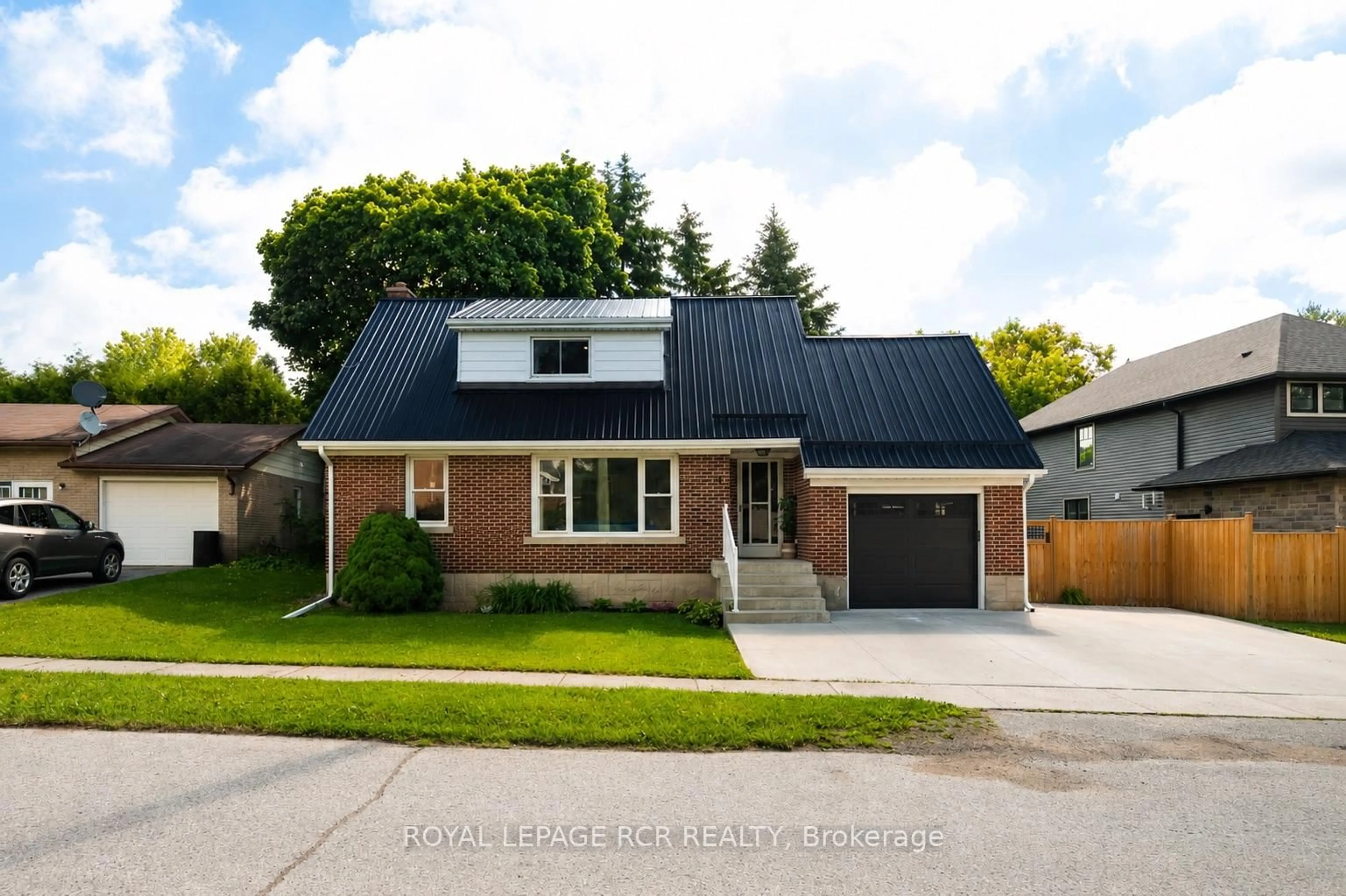 Home with brick exterior material, street for 9 Ponsford St, East Luther Grand Valley Ontario L9W 5W7
