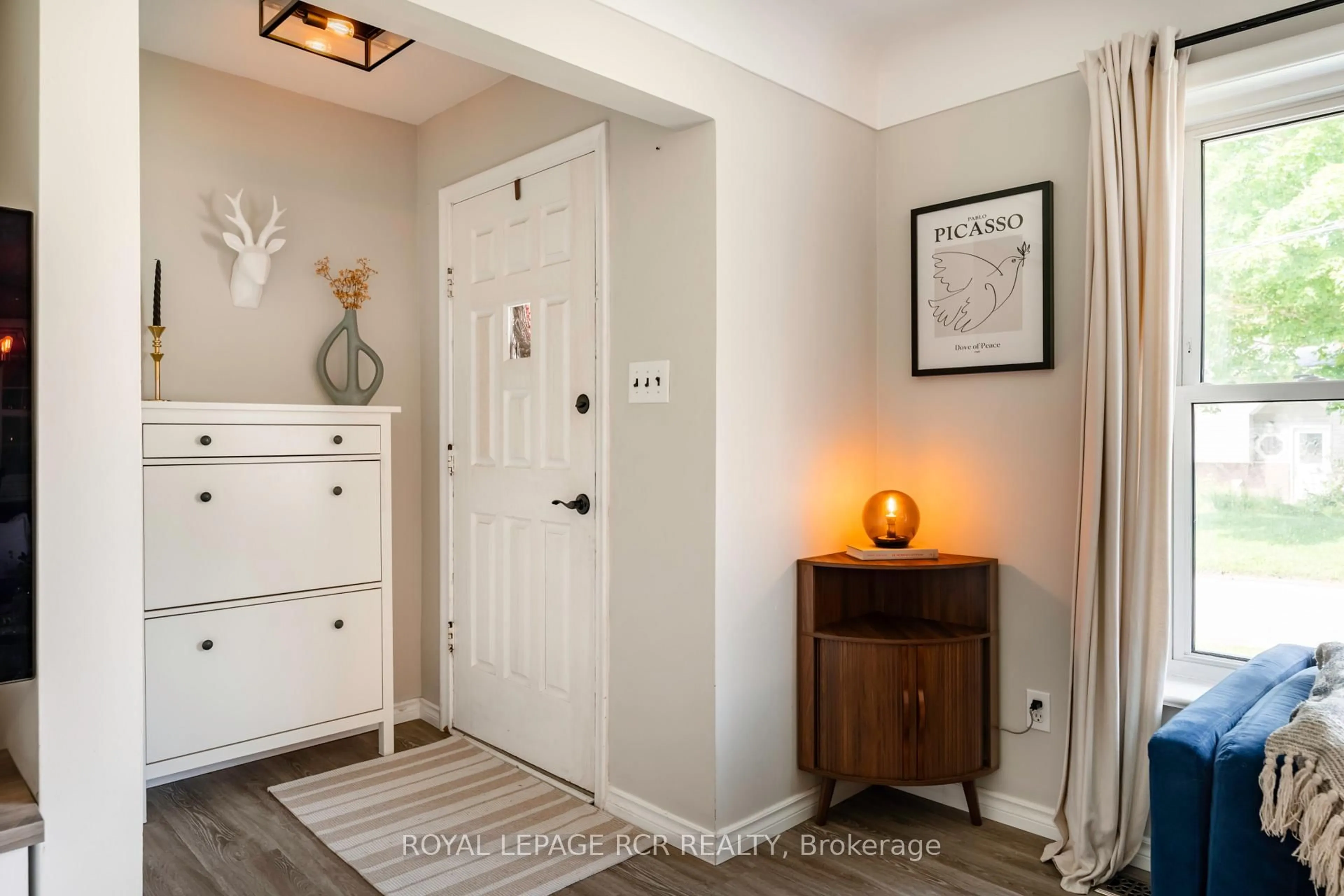 Indoor entryway for 9 Ponsford St, East Luther Grand Valley Ontario L9W 5W7