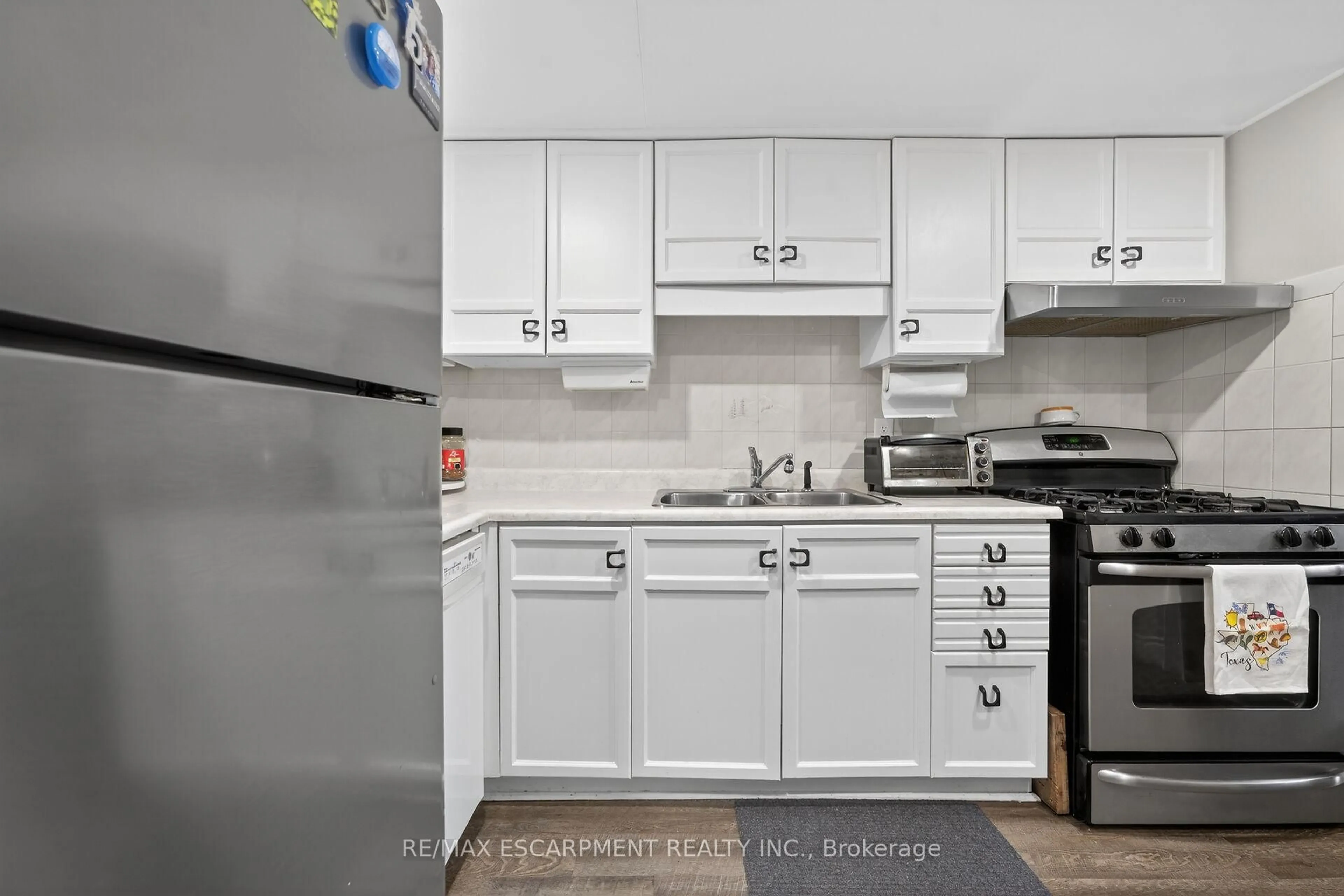 Standard kitchen, unknown for 1675 Upper Gage Ave #47, Hamilton Ontario L8W 3R8
