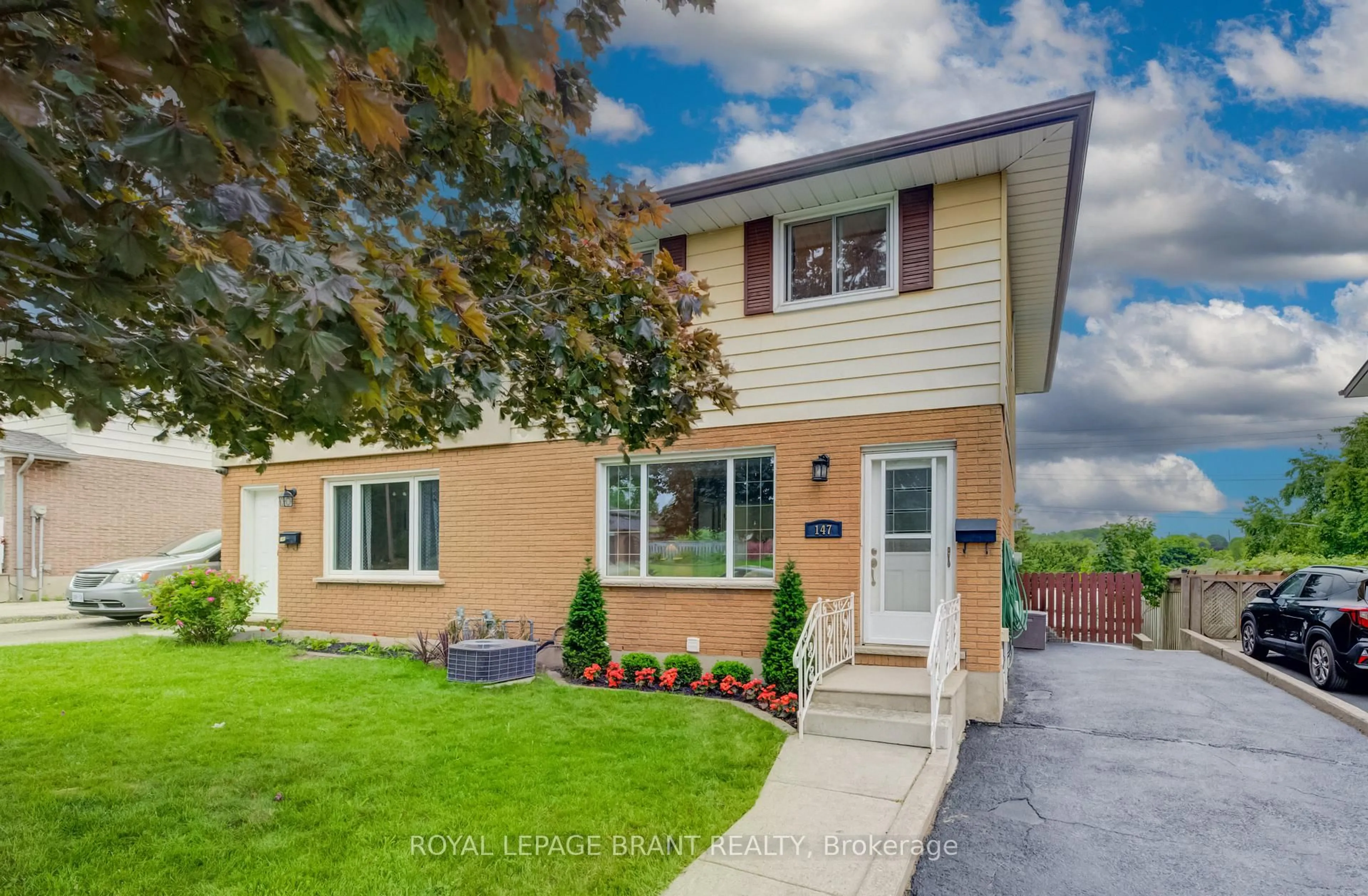 Home with vinyl exterior material, street for 147 Moffat Dr, Cambridge Ontario N1R 6C1