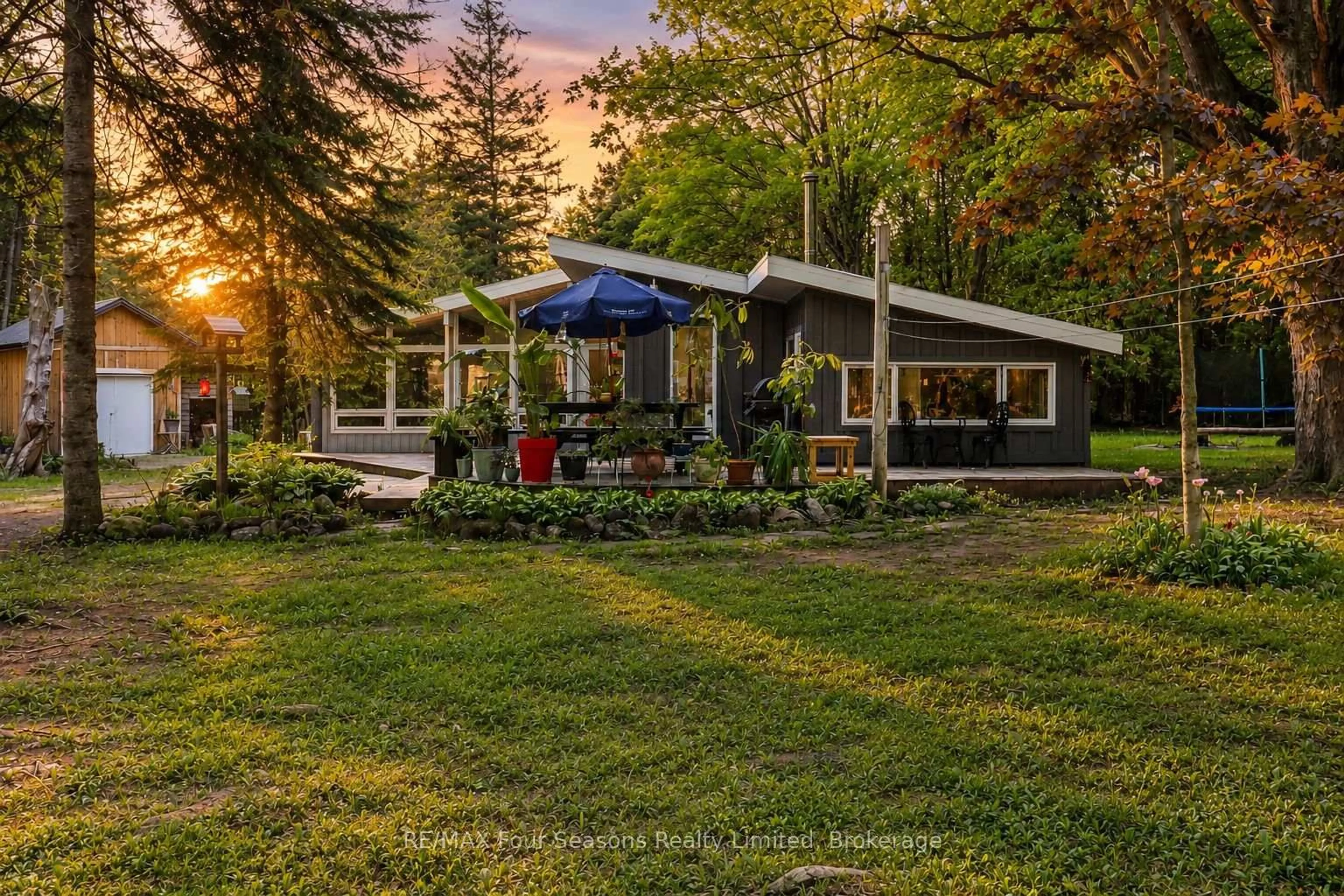 Patio, mountain view for 35451 Osprey Artemesia Rr 4 Rd, Grey Highlands Ontario N0C 1E0