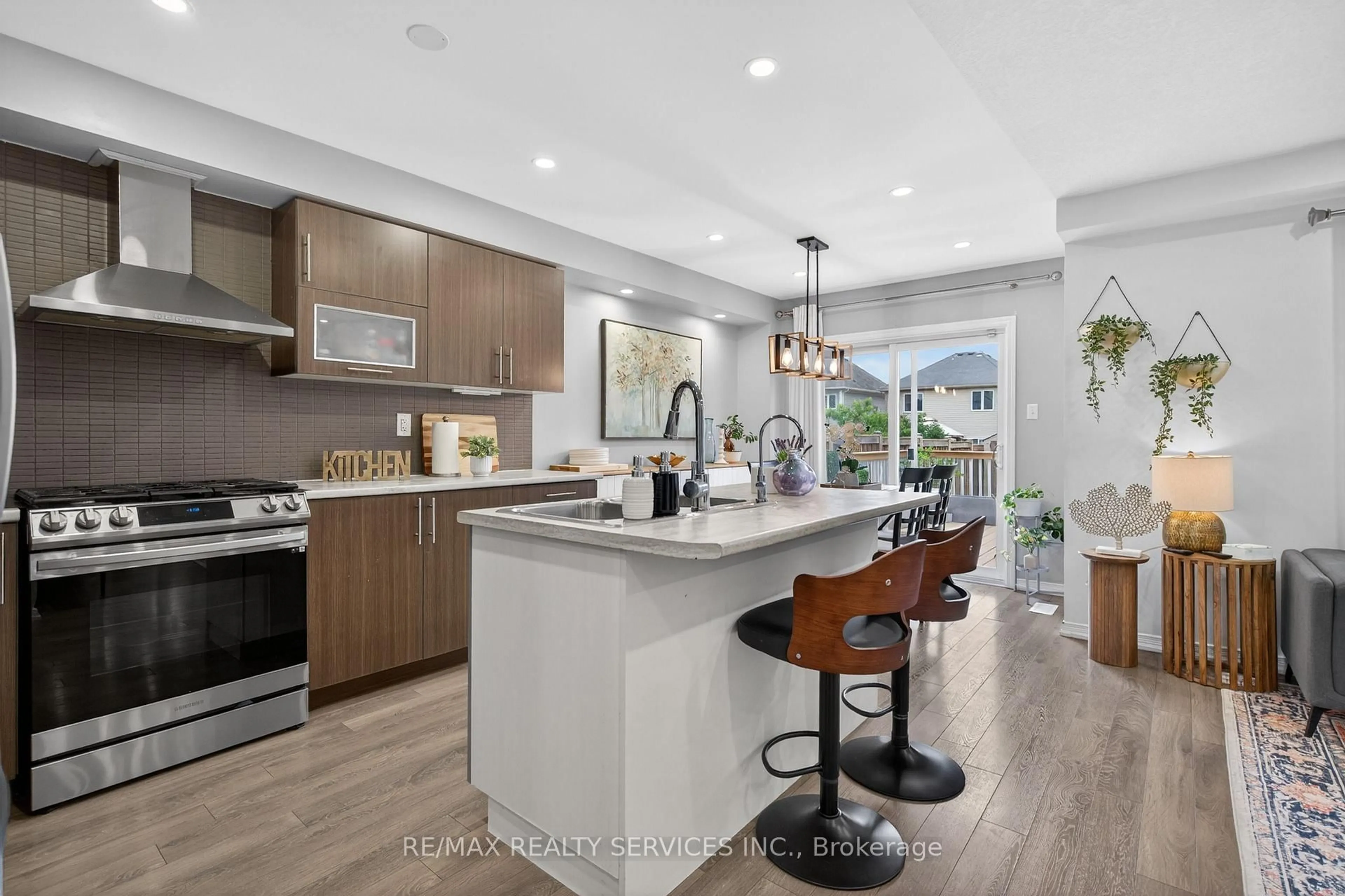 Open concept kitchen, ceramic/tile floor for 44 English Lane, Brantford Ontario N3T 0H1