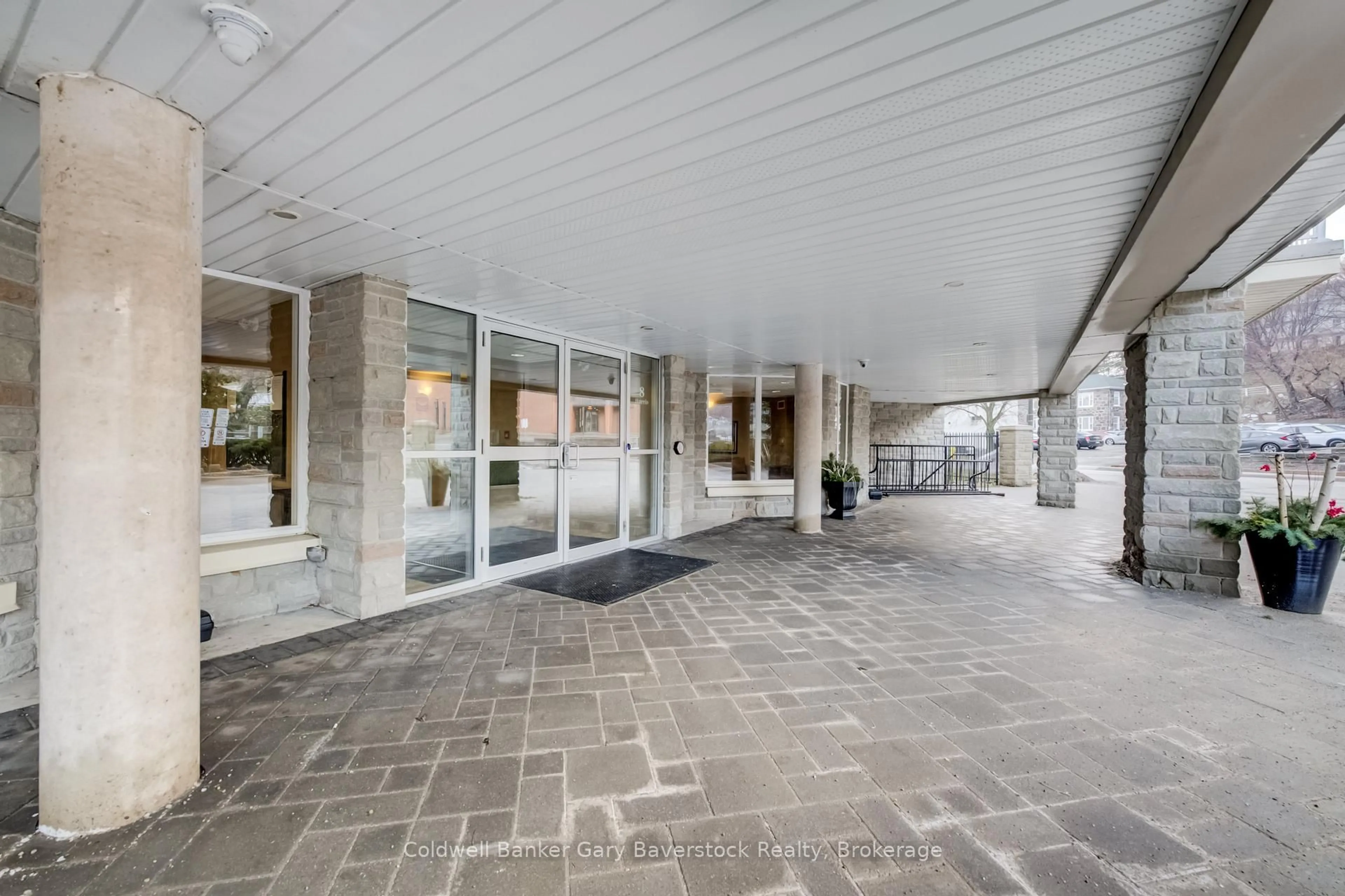 Indoor foyer for 8 Harris St #420, Cambridge Ontario N1R 8R1
