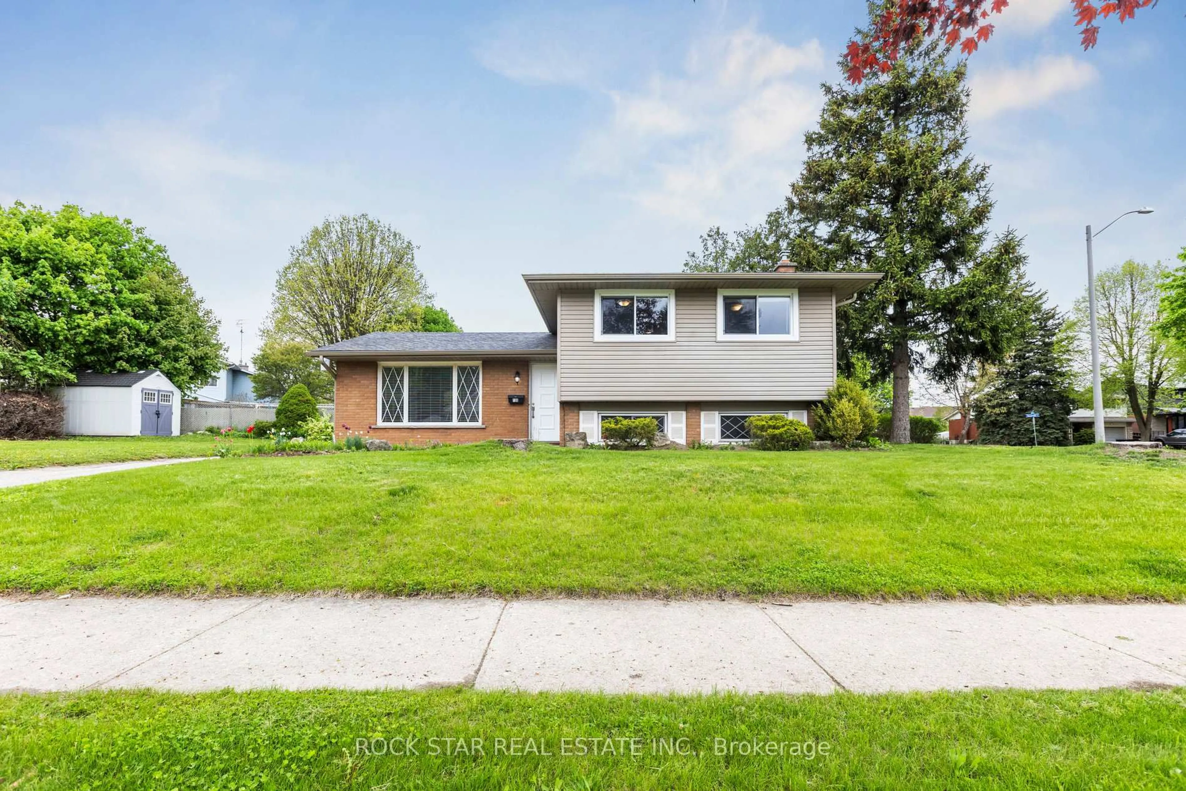 Home with vinyl exterior material, street for 130 Hudson Cres, Kitchener Ontario N2B 2V9