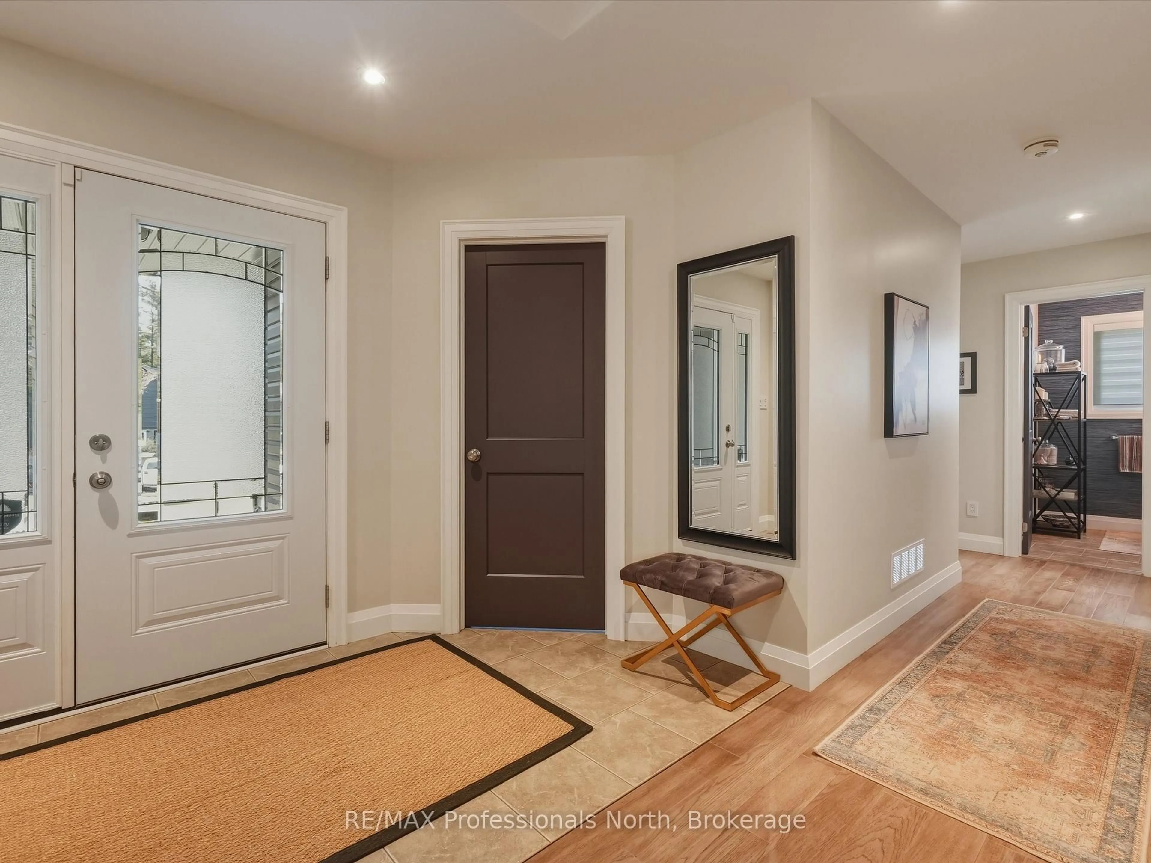 Indoor entryway for 188 Vel-Dor Cres, Bracebridge Ontario P1L 1J4
