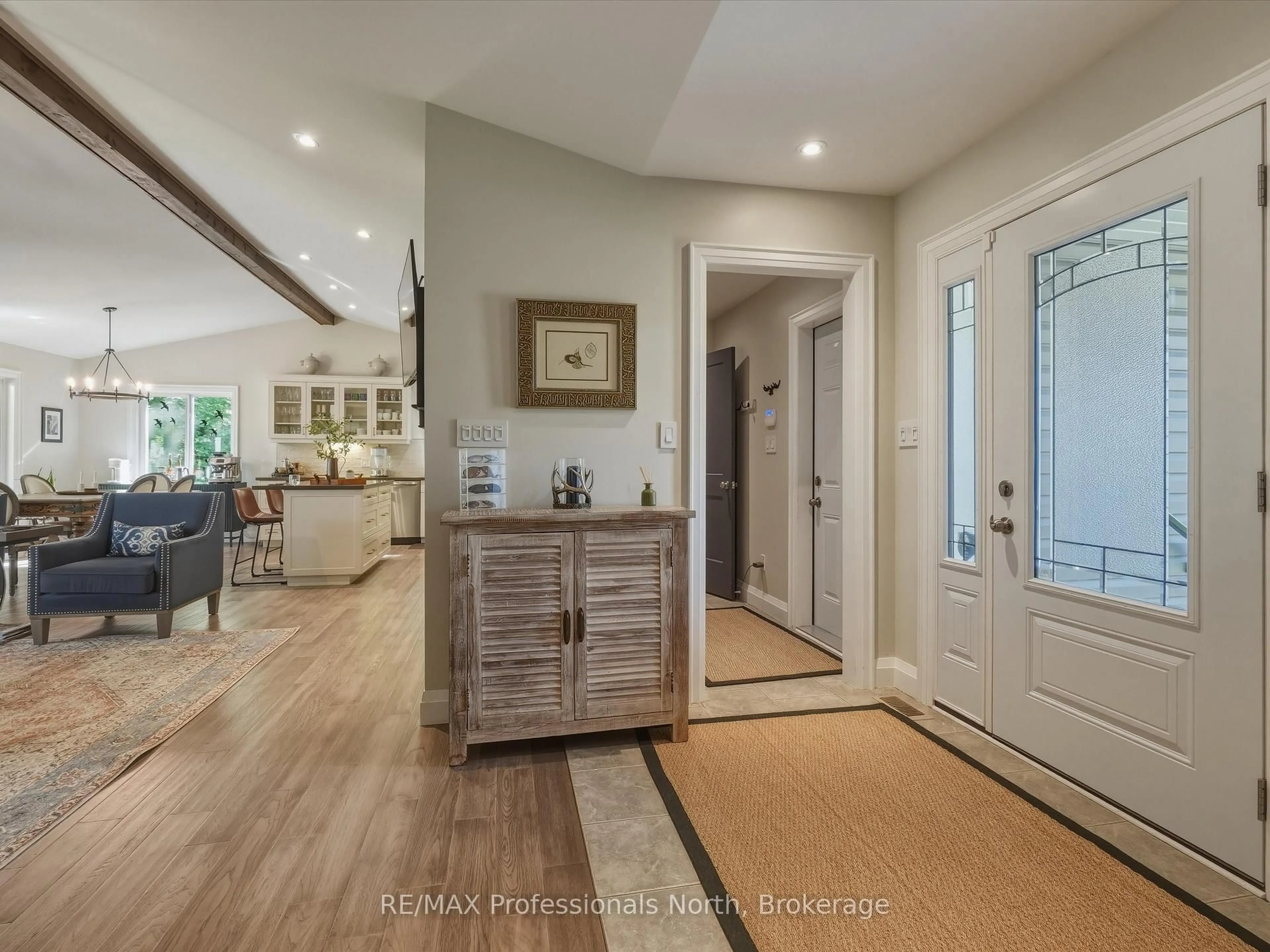 Indoor entryway for 188 Vel-Dor Cres, Bracebridge Ontario P1L 1J4