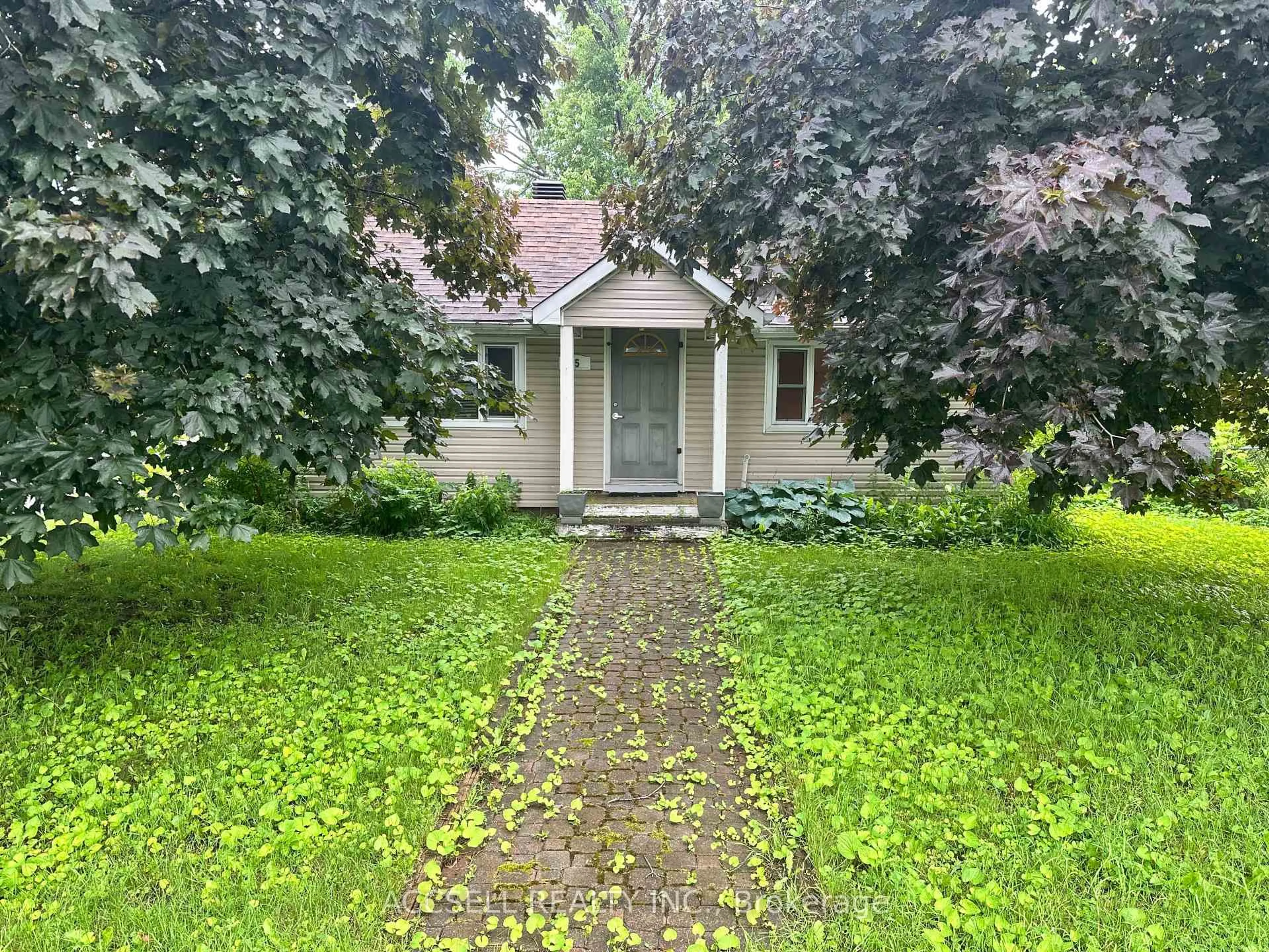 Unknown for 35 Lennox St, Richmond Ontario K0A 2Z0