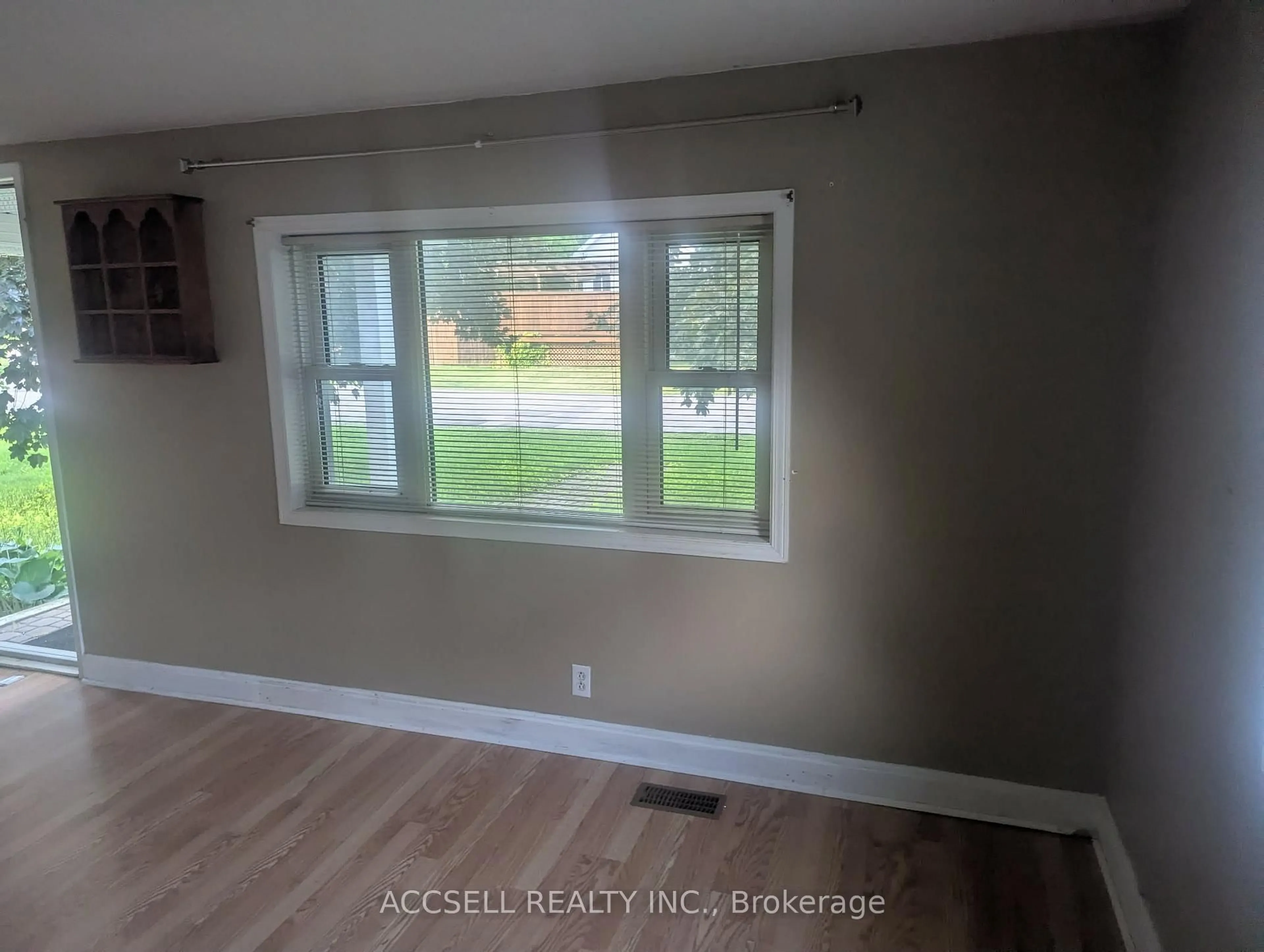 A pic of a room for 35 Lennox St, Richmond Ontario K0A 2Z0