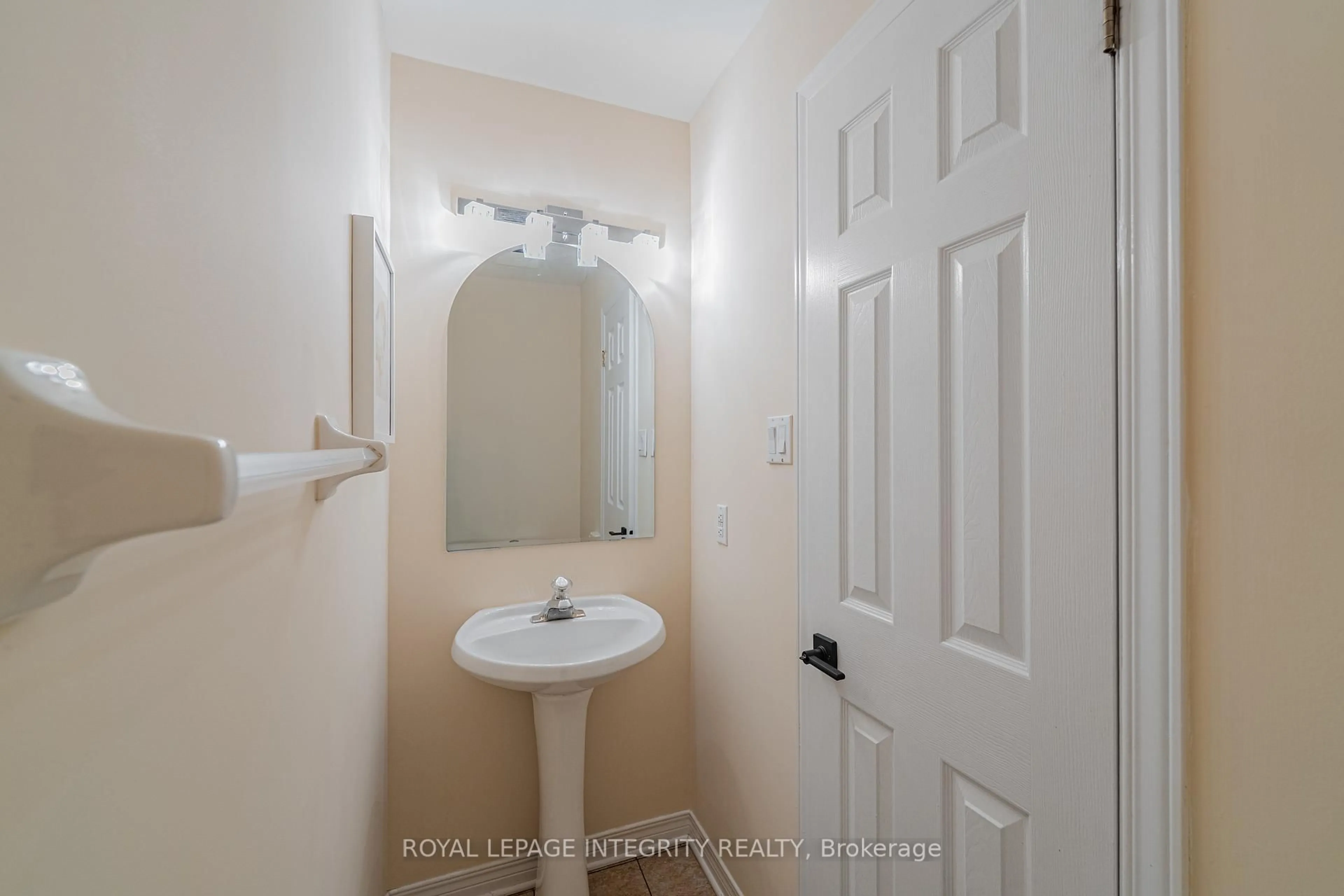 Standard bathroom, unknown for 16 Redding Way, Ottawa Ontario K2G 6C2