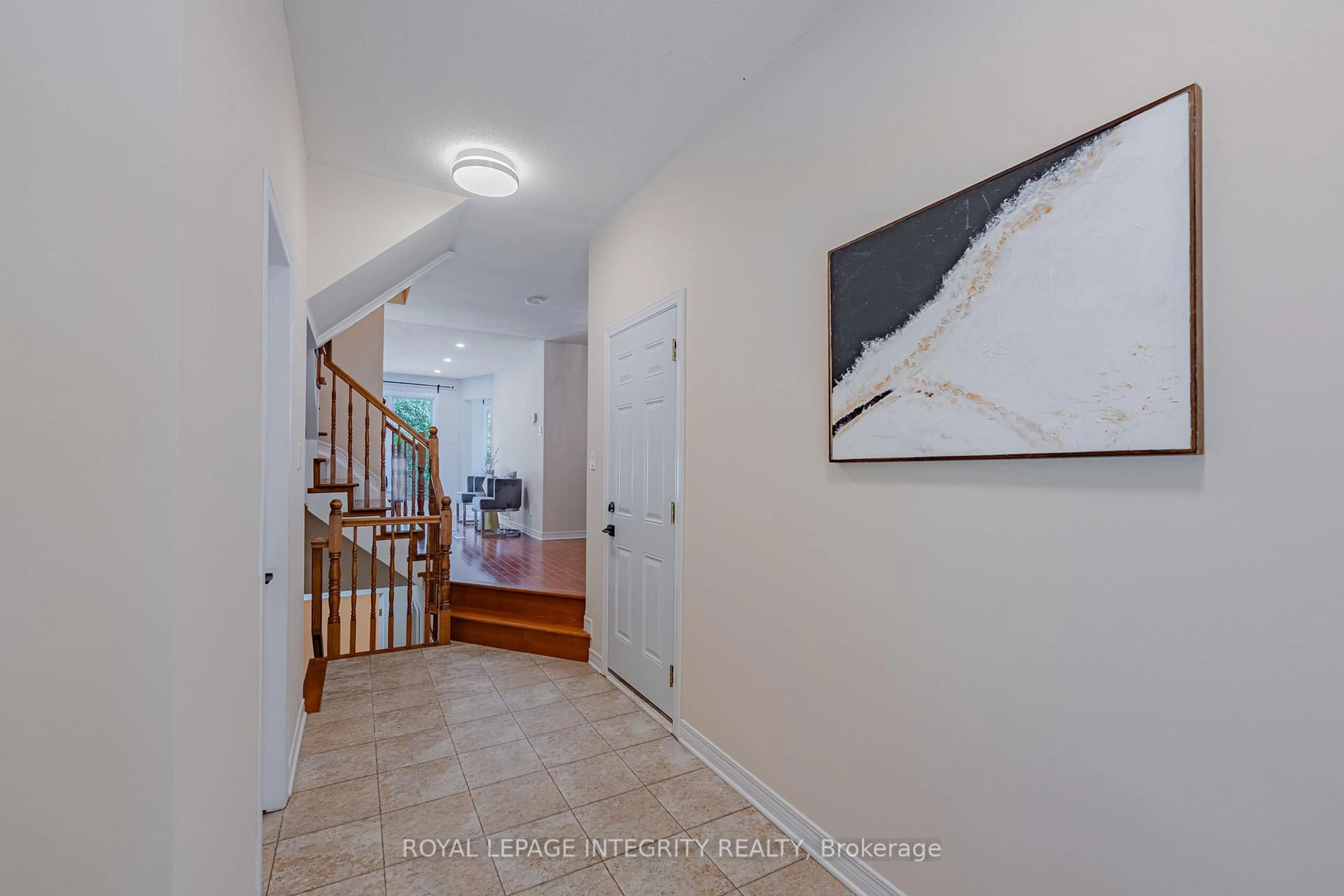 Indoor entryway for 16 Redding Way, Ottawa Ontario K2G 6C2
