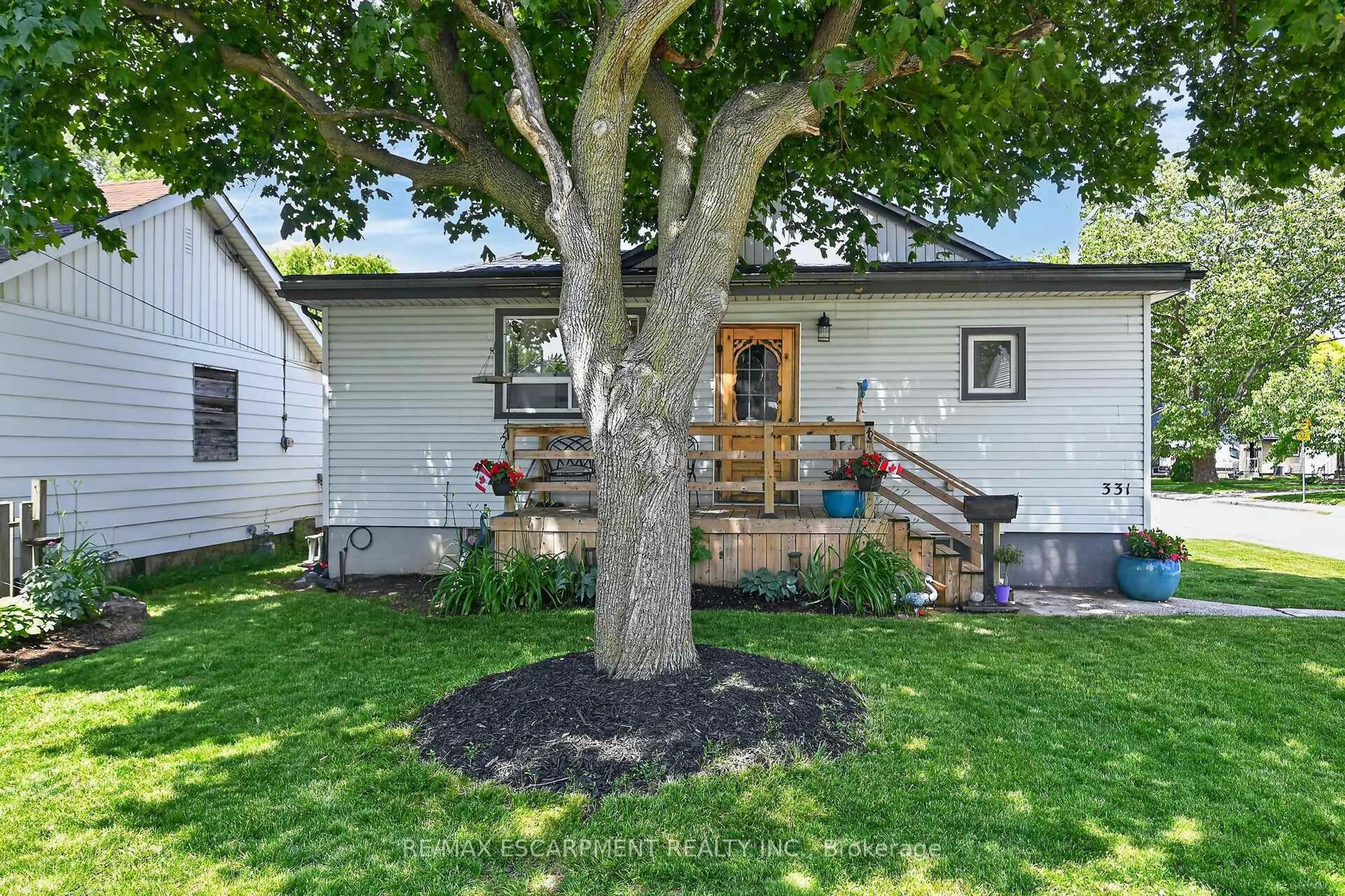 Unknown for 331 Guelph St, Hamilton Ontario L8H 3C6