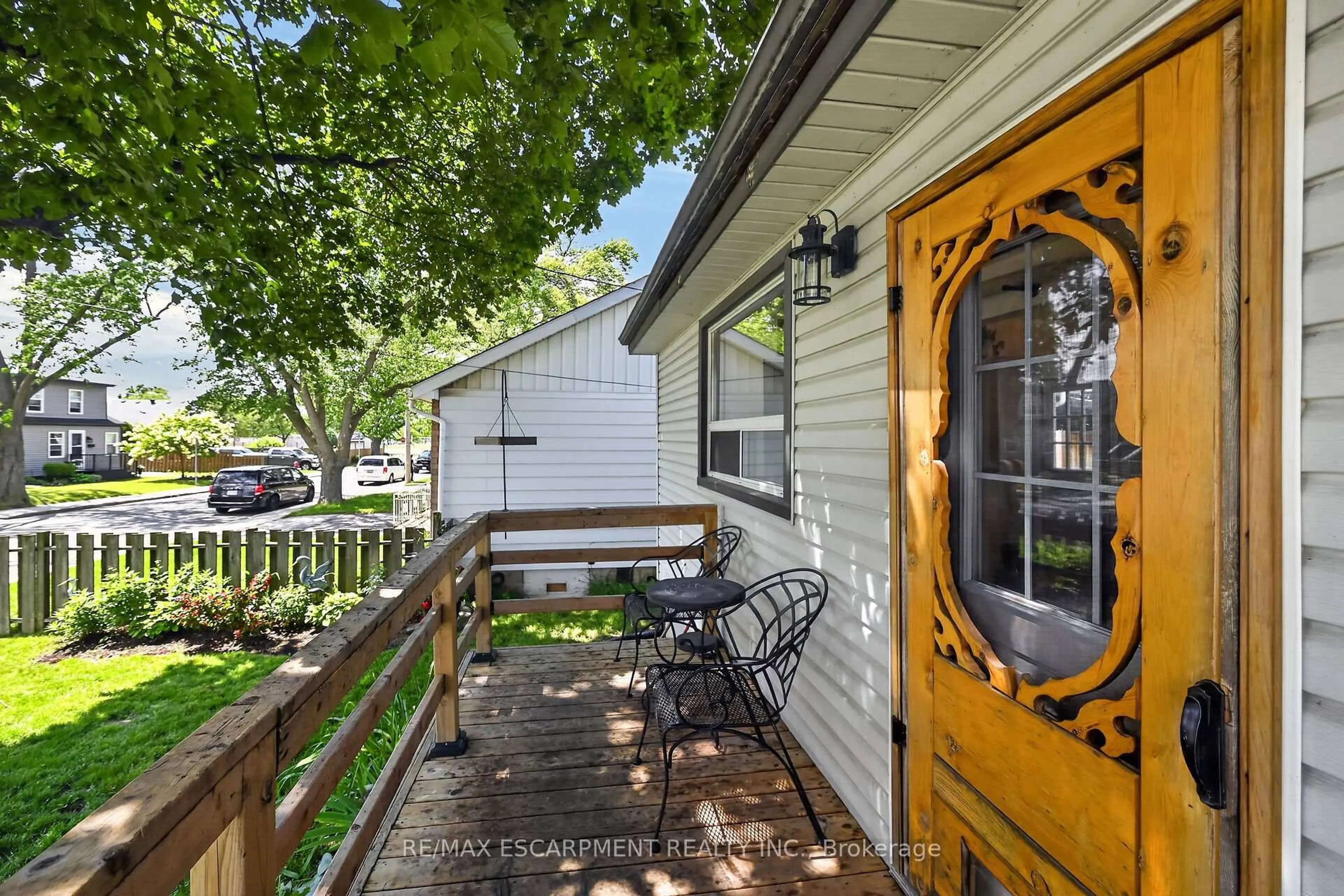 Patio, street for 331 Guelph St, Hamilton Ontario L8H 3C6