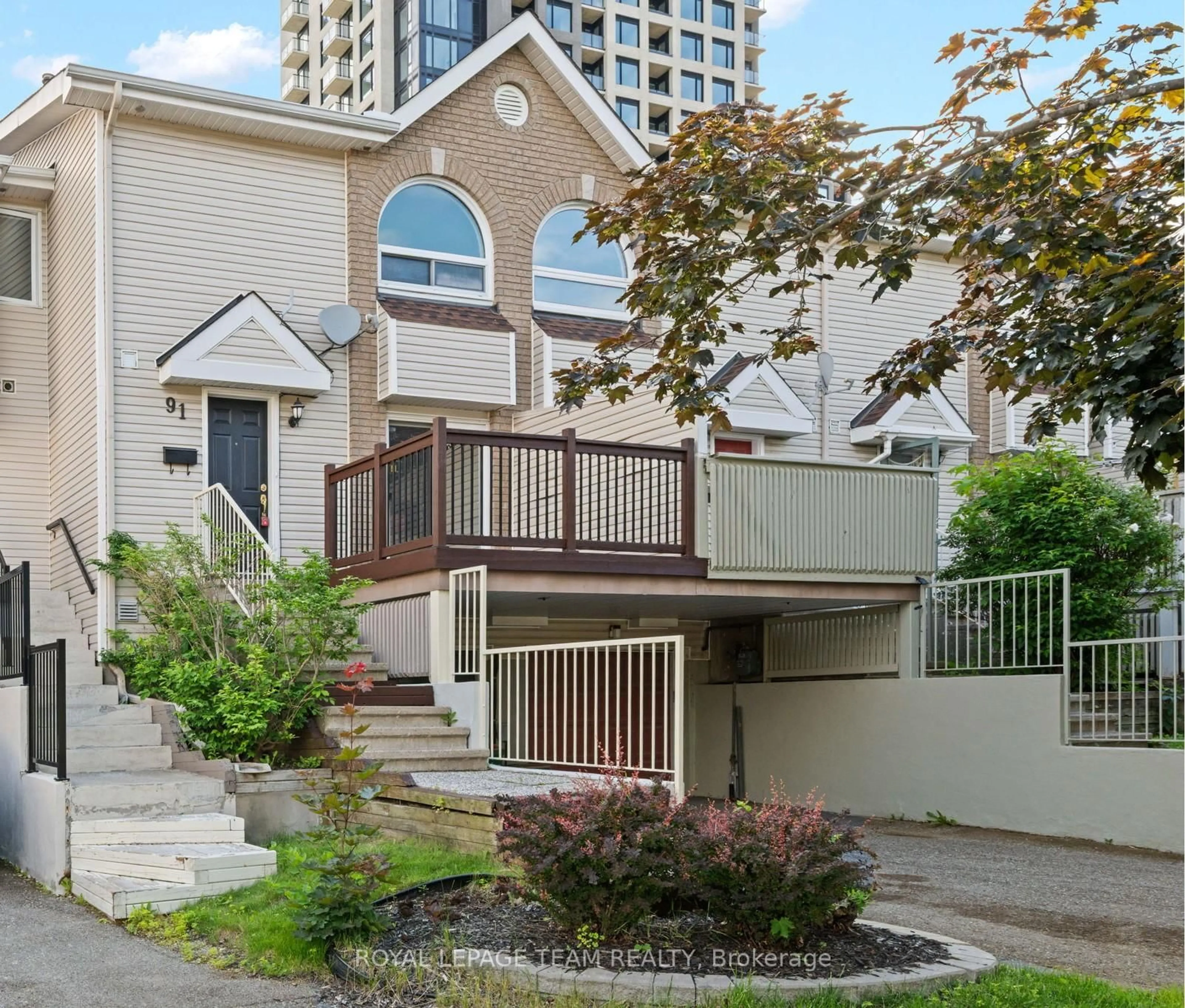 Home with vinyl exterior material, unknown for 91 Thornbury Cres, Ottawa Ontario K2G 6C4