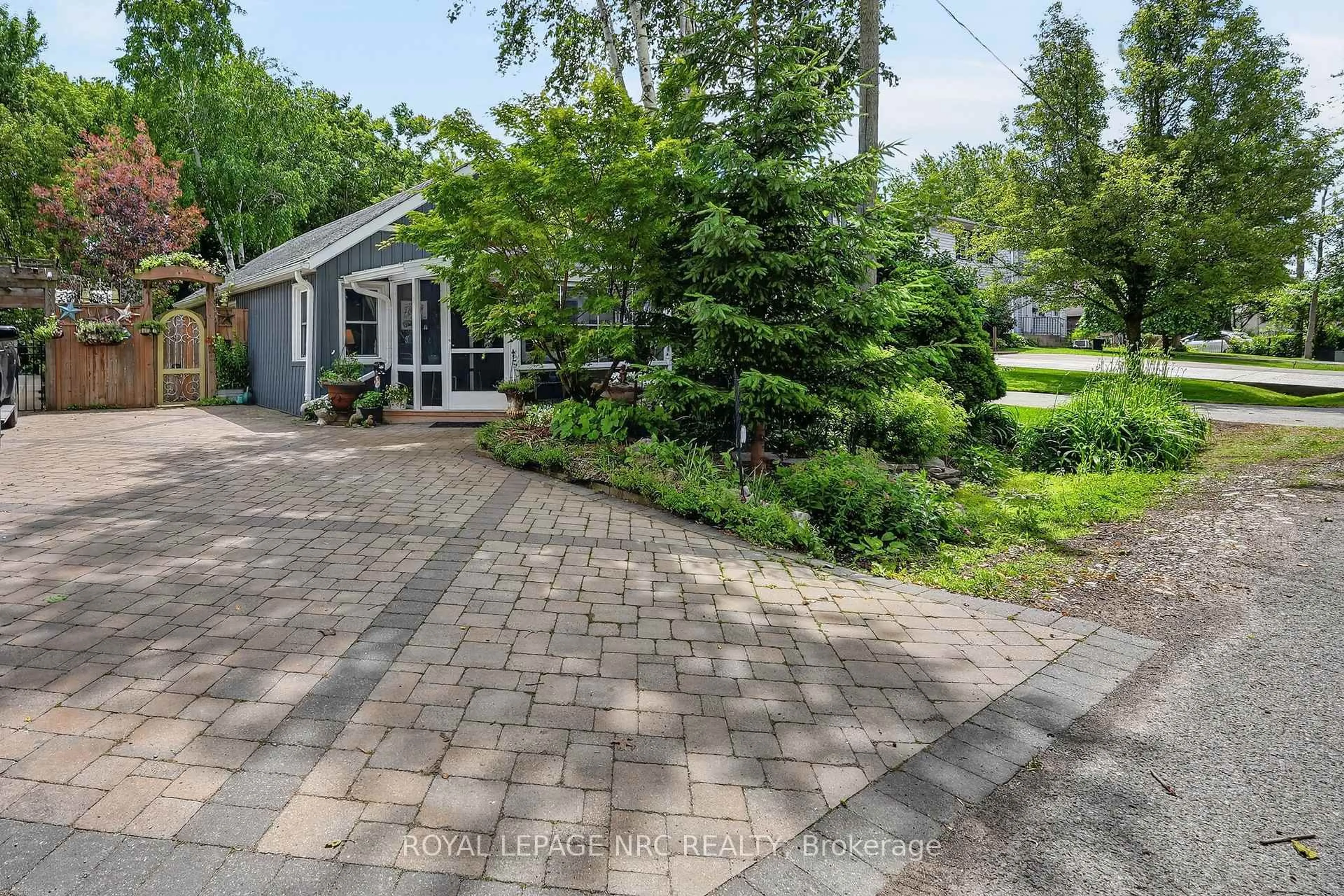 Patio, street for 80 Newport St, St. Catharines Ontario L2M 1P7