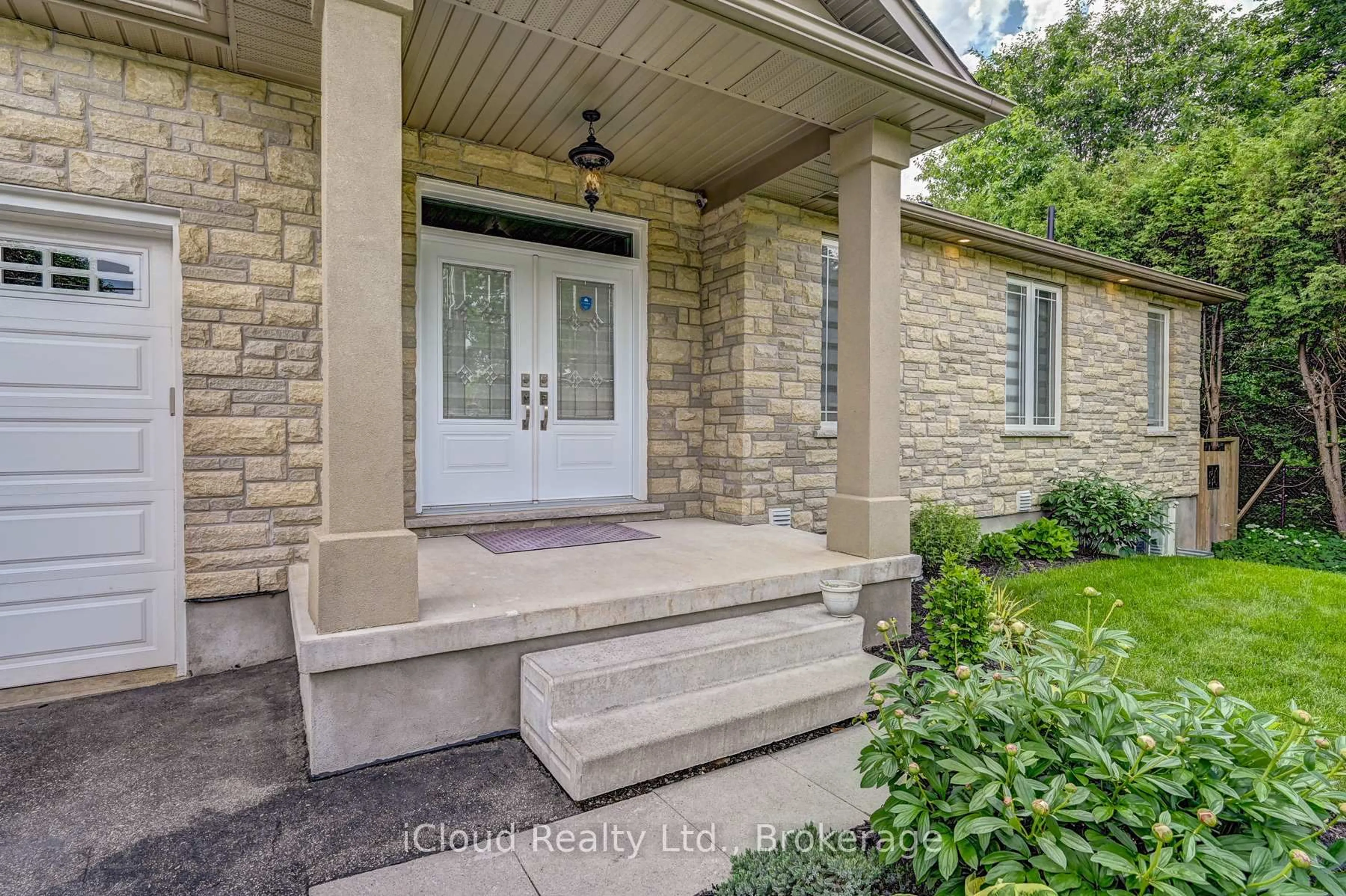 Indoor entryway for 65 Arkell Rd, Guelph Ontario N1L 1G9