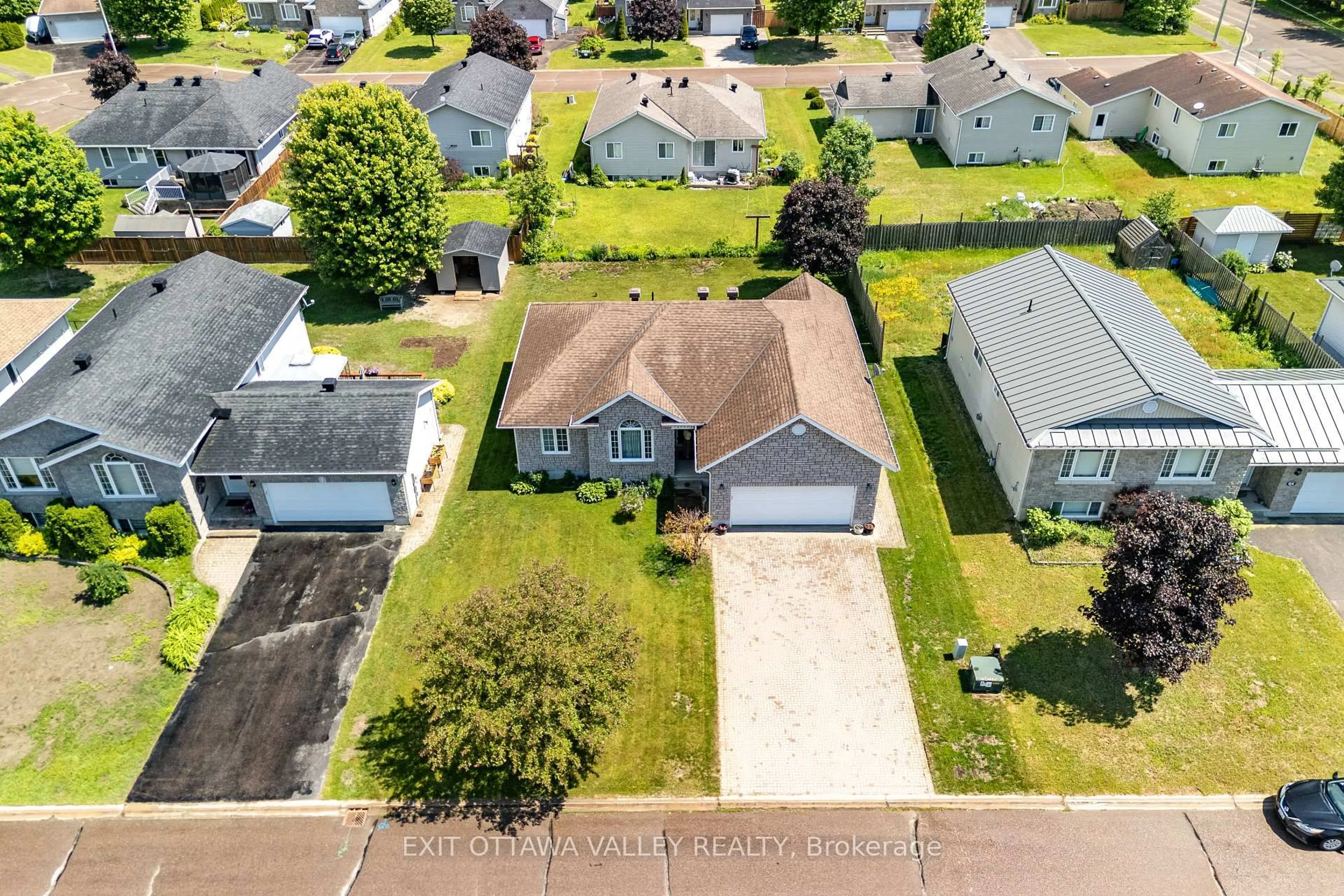 A pic from outside/outdoor area/front of a property/back of a property/a pic from drone, street for 6 Cockcroft Cres, Deep River Ontario K0J 1P0