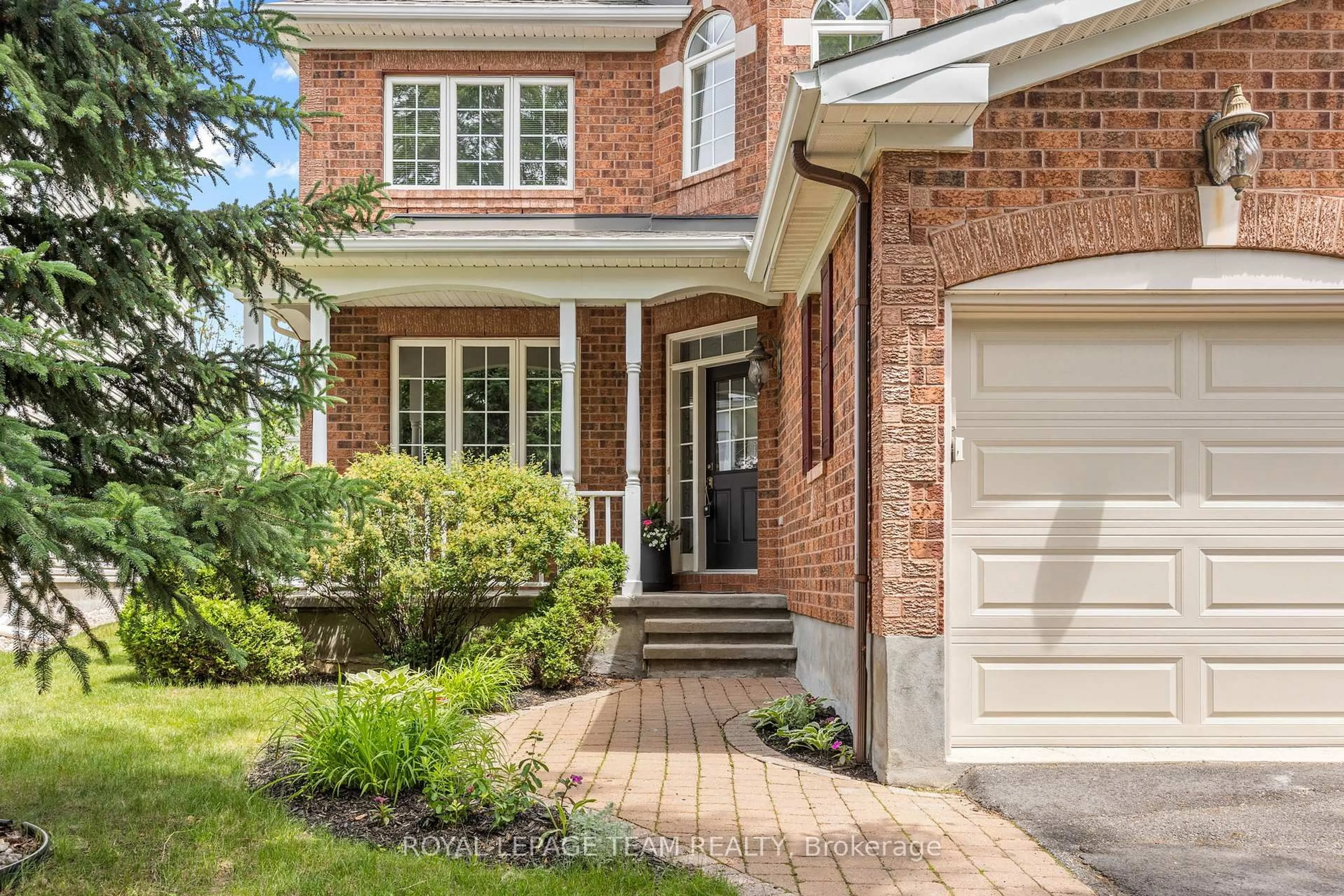 Home with brick exterior material, street for 178 Hemlo Cres, Ottawa Ontario K2T 1E5