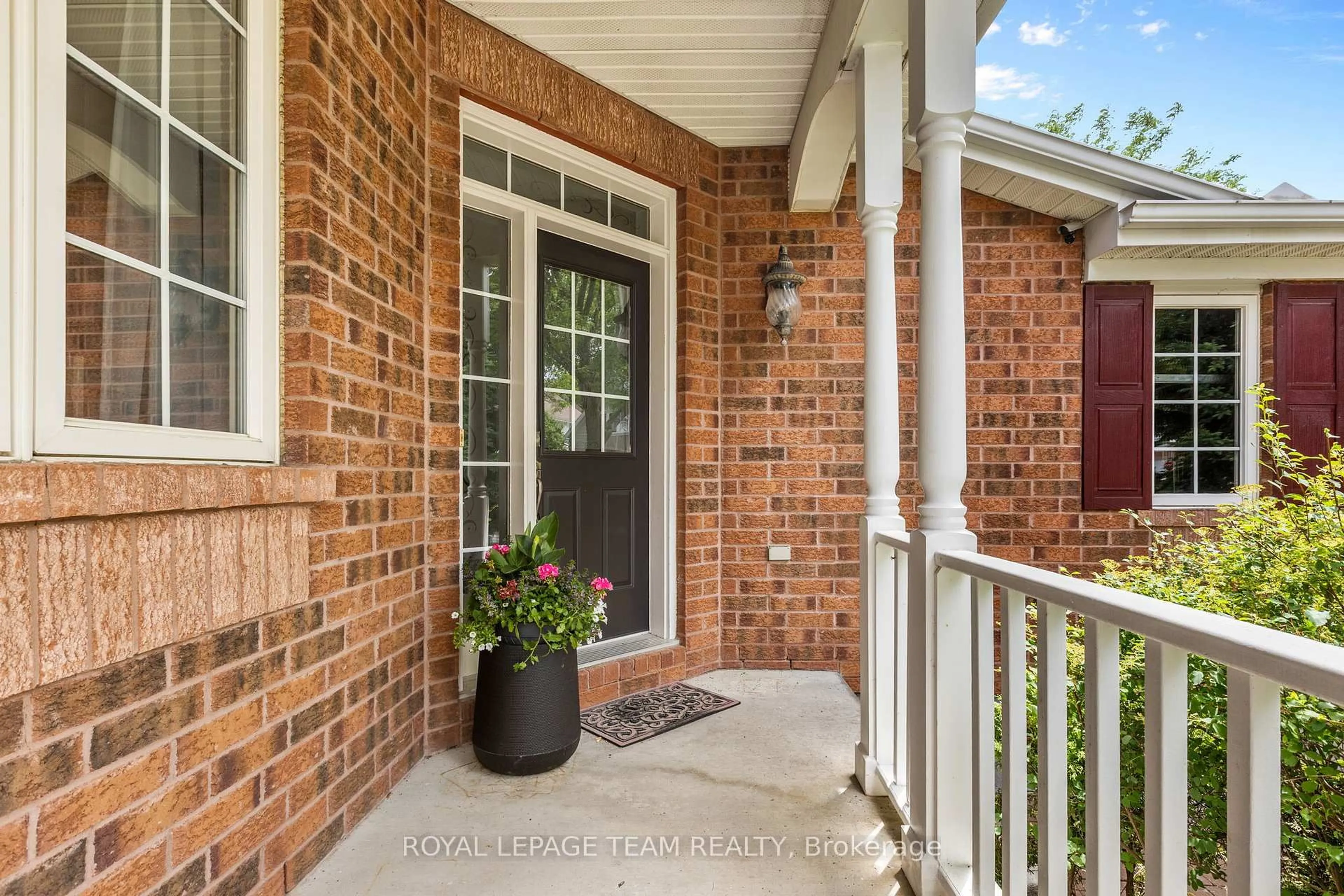 Home with brick exterior material, street for 178 Hemlo Cres, Ottawa Ontario K2T 1E5