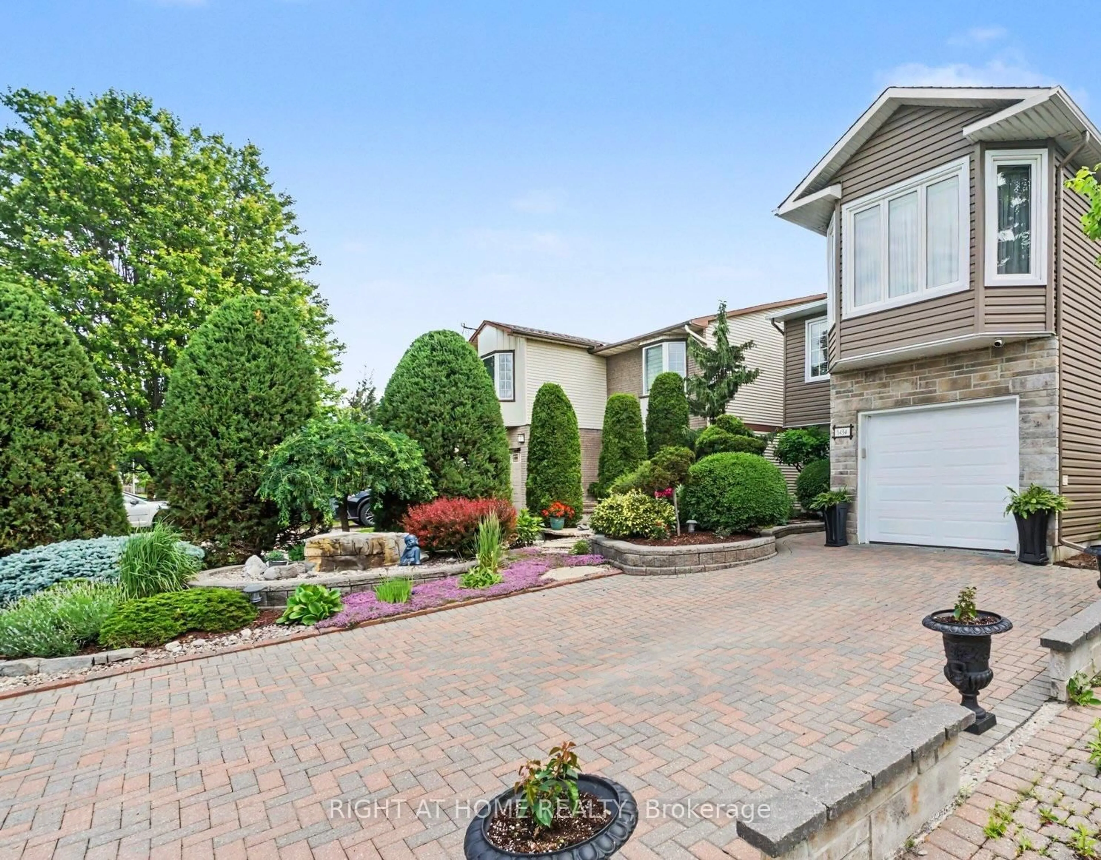 Unknown for 1484 Meadowbrook Rd, Ottawa Ontario K1B 5C3