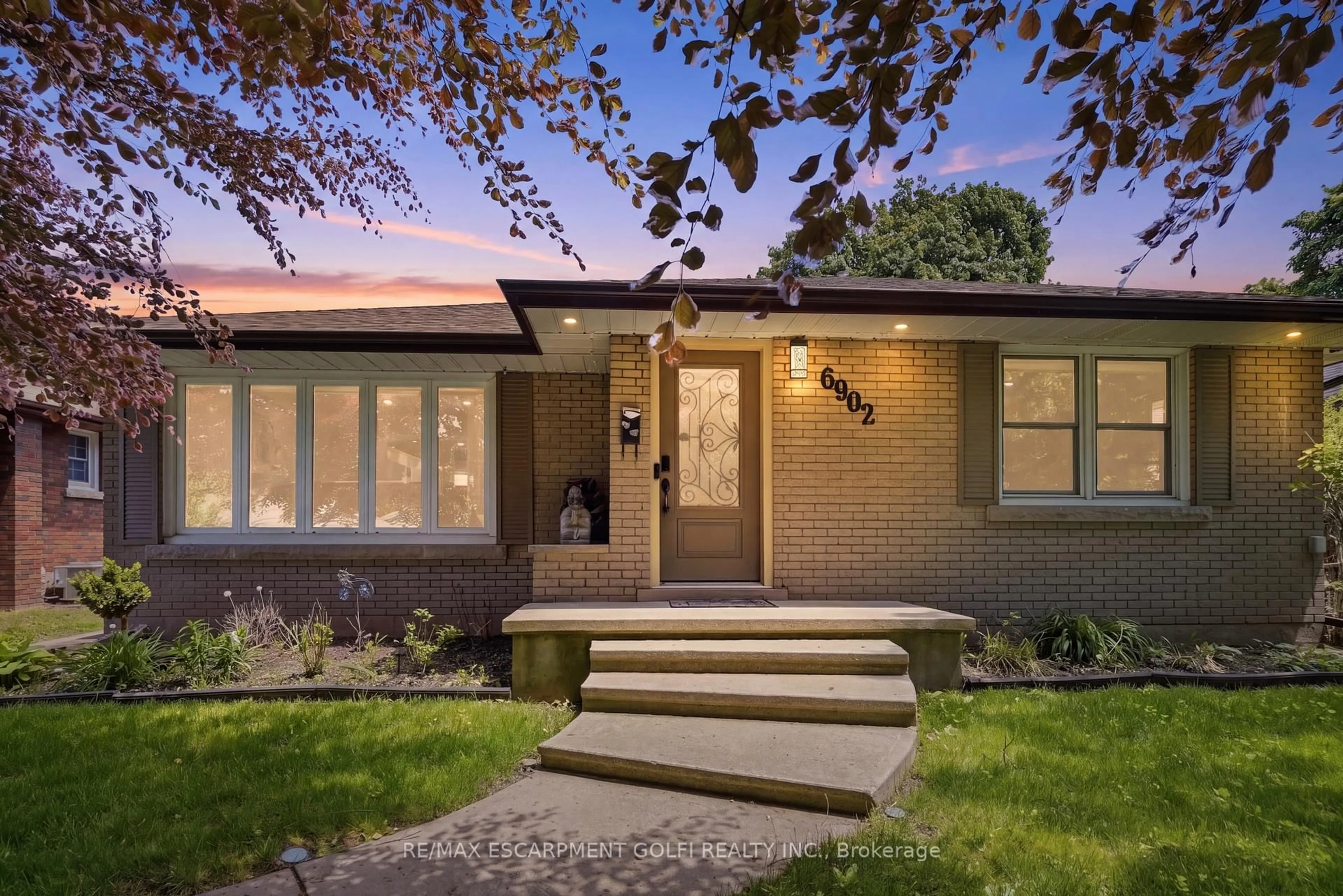 Home with brick exterior material, street for 6902 Dell Ave, Niagara Falls Ontario L2G 4V8