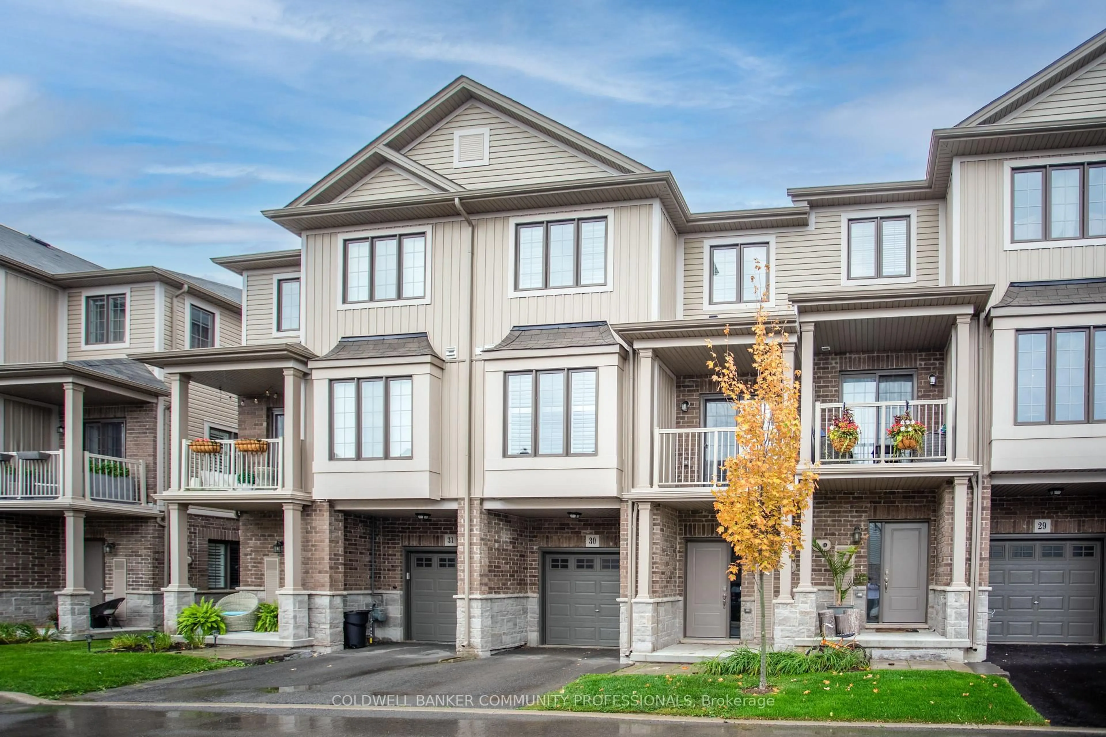 Home with vinyl exterior material, street for 377 Glancaster Rd #30, Hamilton Ontario L9G 0G4