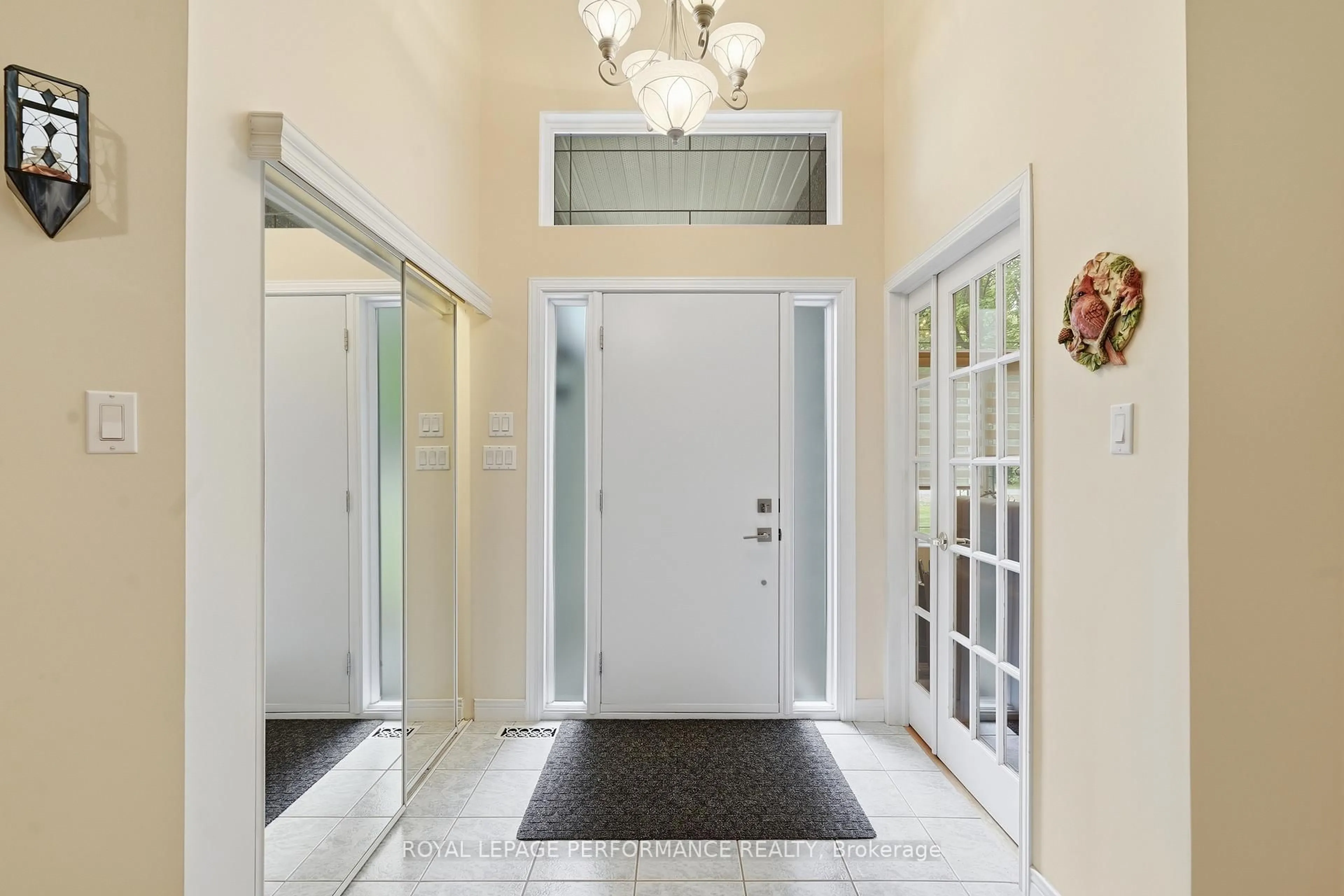 Indoor foyer for 26 Marie-Eve St, Alfred and Plantagenet Ontario K0B 1A0