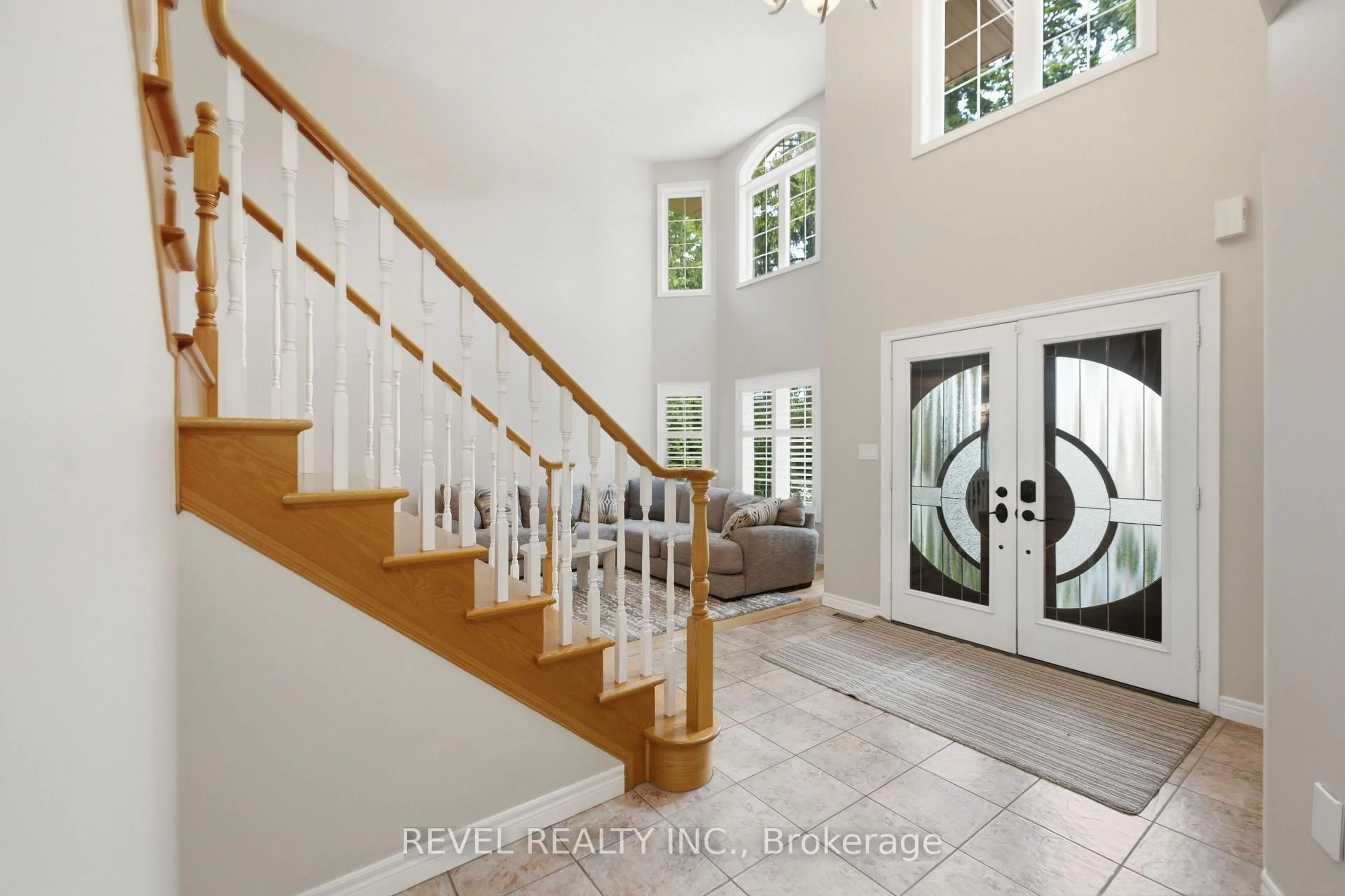 Indoor entryway for 11 Maynard St, Hamilton Ontario L9B 1A9