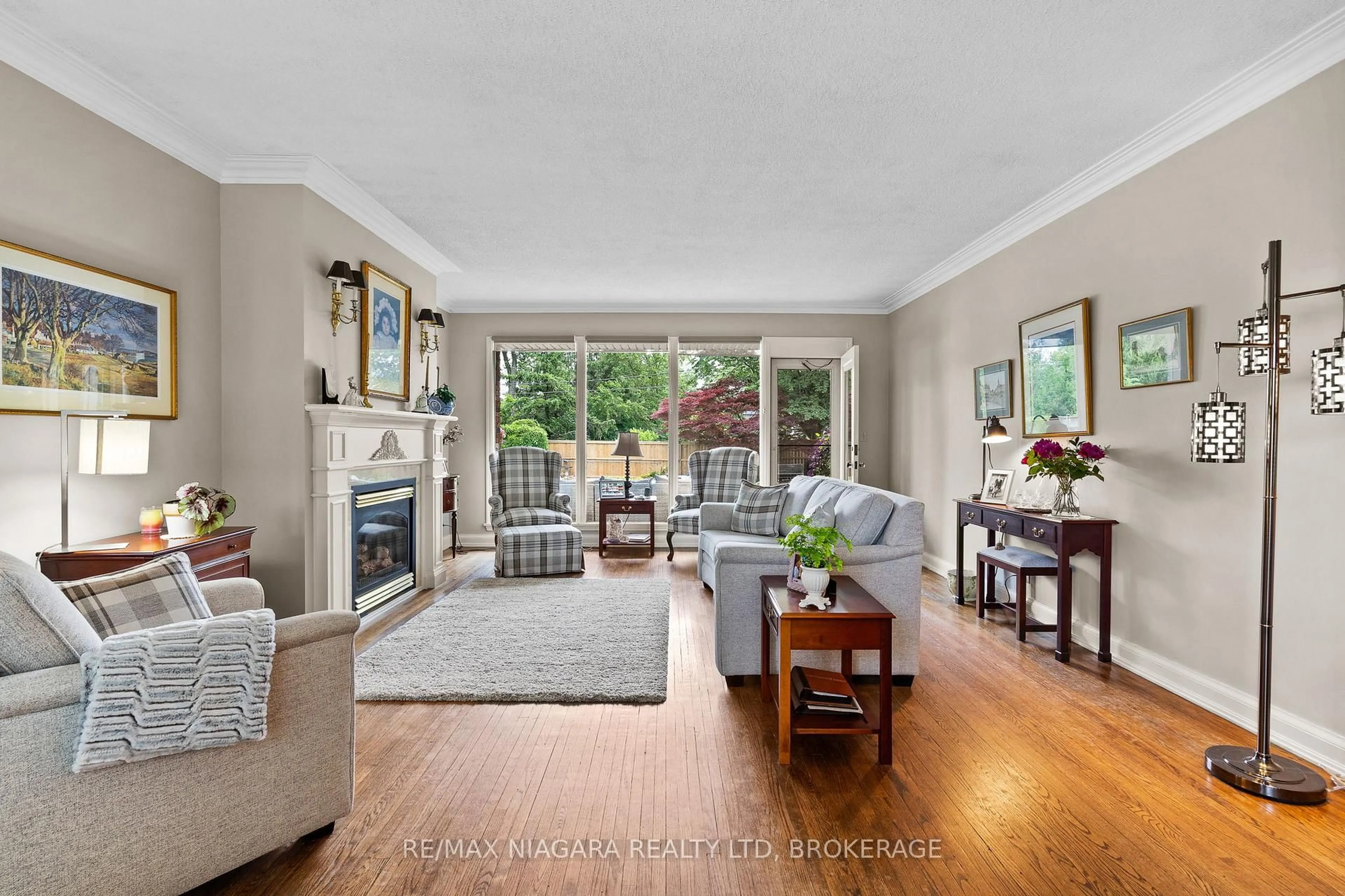 Living room with furniture, unknown for 97 Glenridge Ave, St. Catharines Ontario L2R 4X4