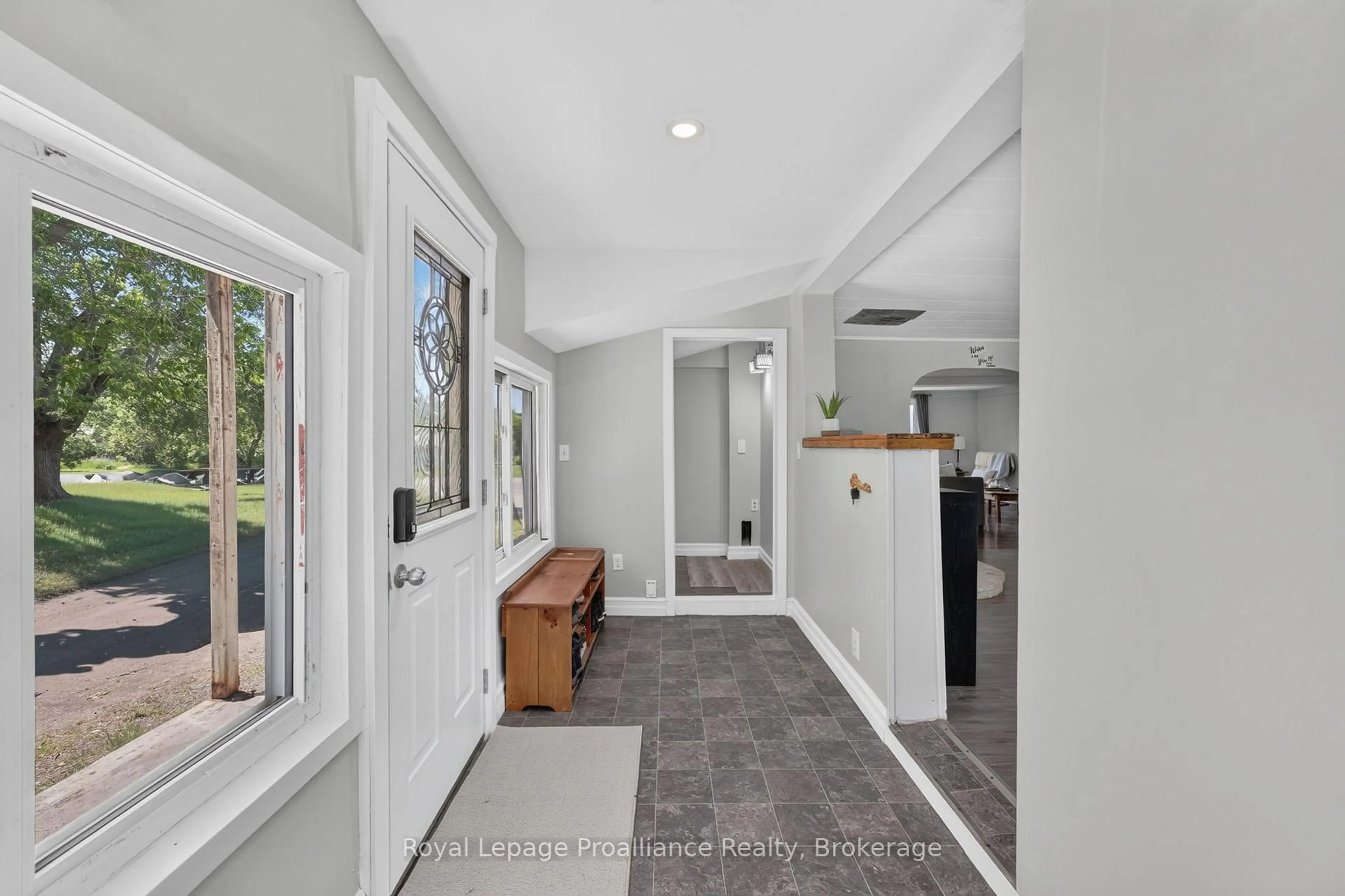 Indoor entryway for 6090 Old Hwy 2 Highway, Shannonville Ontario K0K 3A0