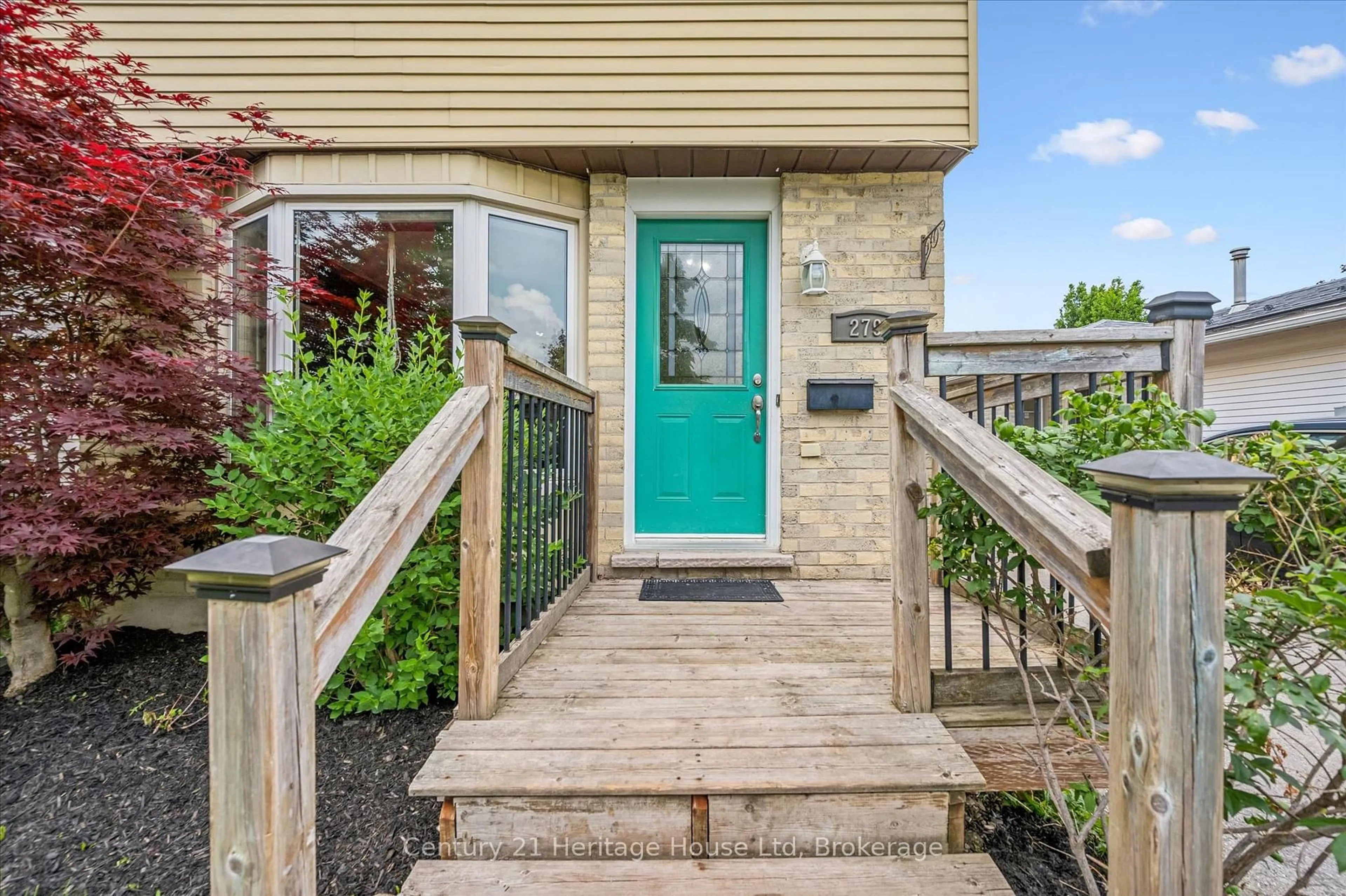 Indoor entryway for 279 Strathallan St, Centre Wellington Ontario N1M 3L6