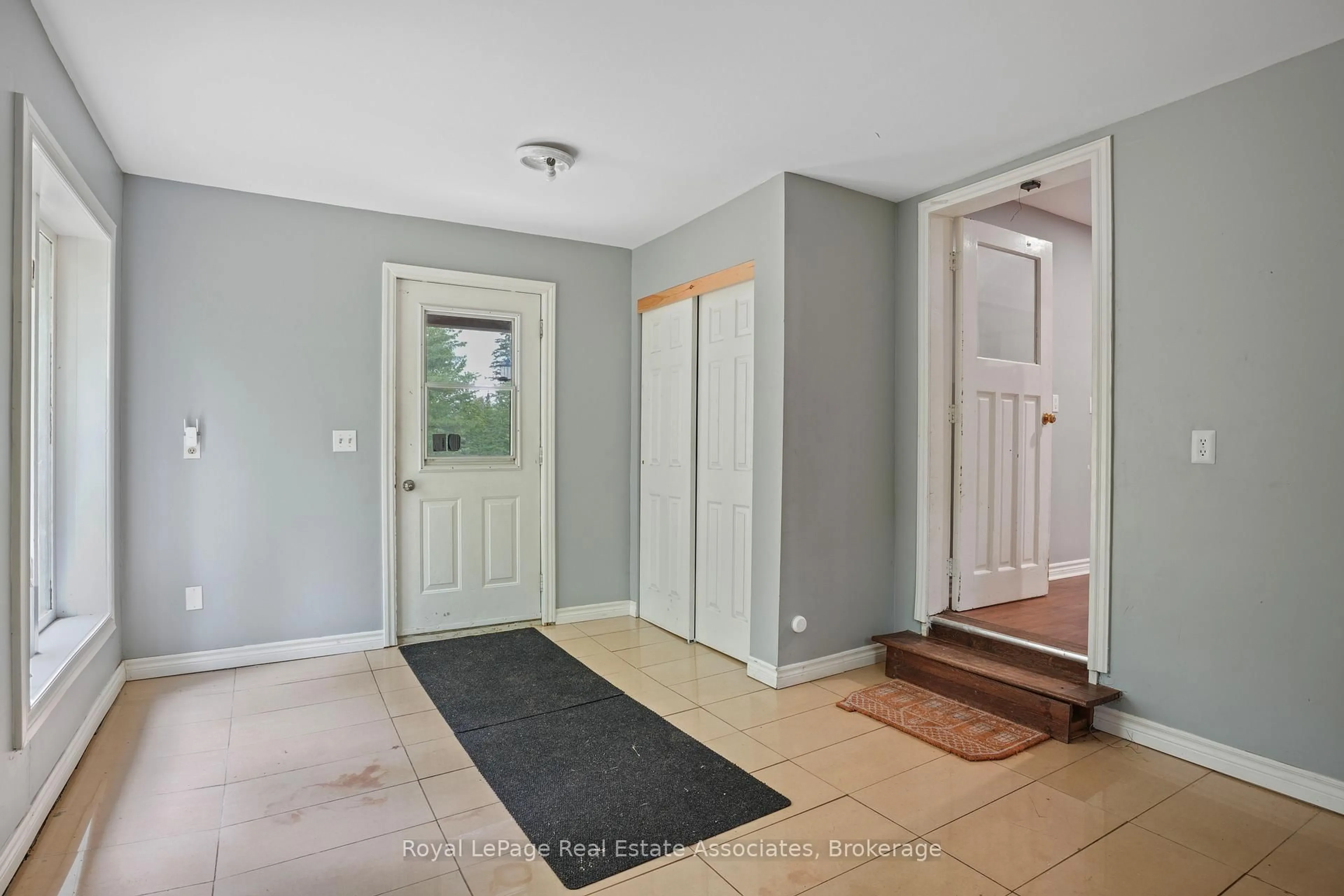 Indoor entryway for 5301 Hwy 620 Highway, Coe Hill Ontario K0L 1P0