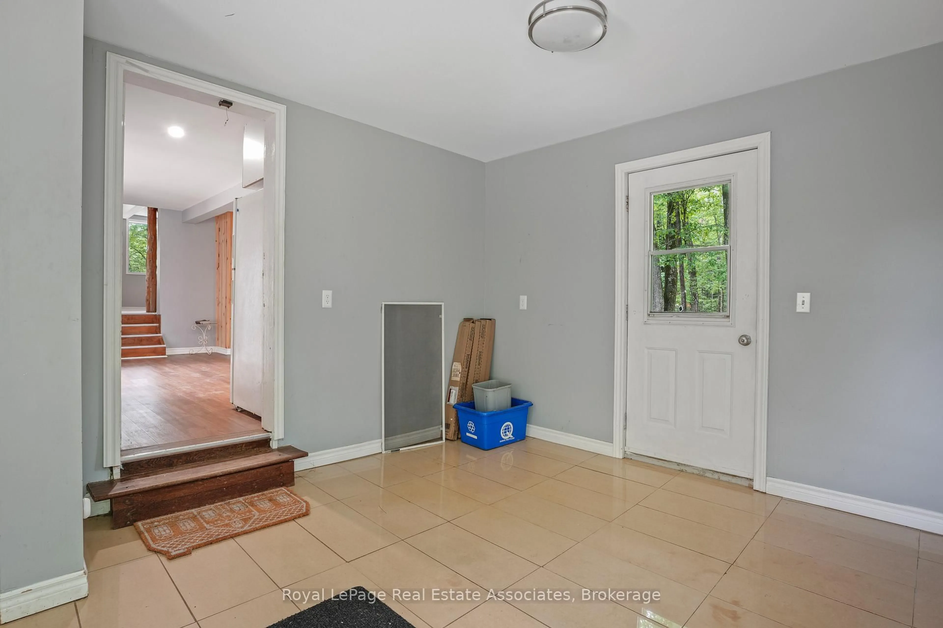 Indoor entryway for 5301 Hwy 620 Highway, Coe Hill Ontario K0L 1P0