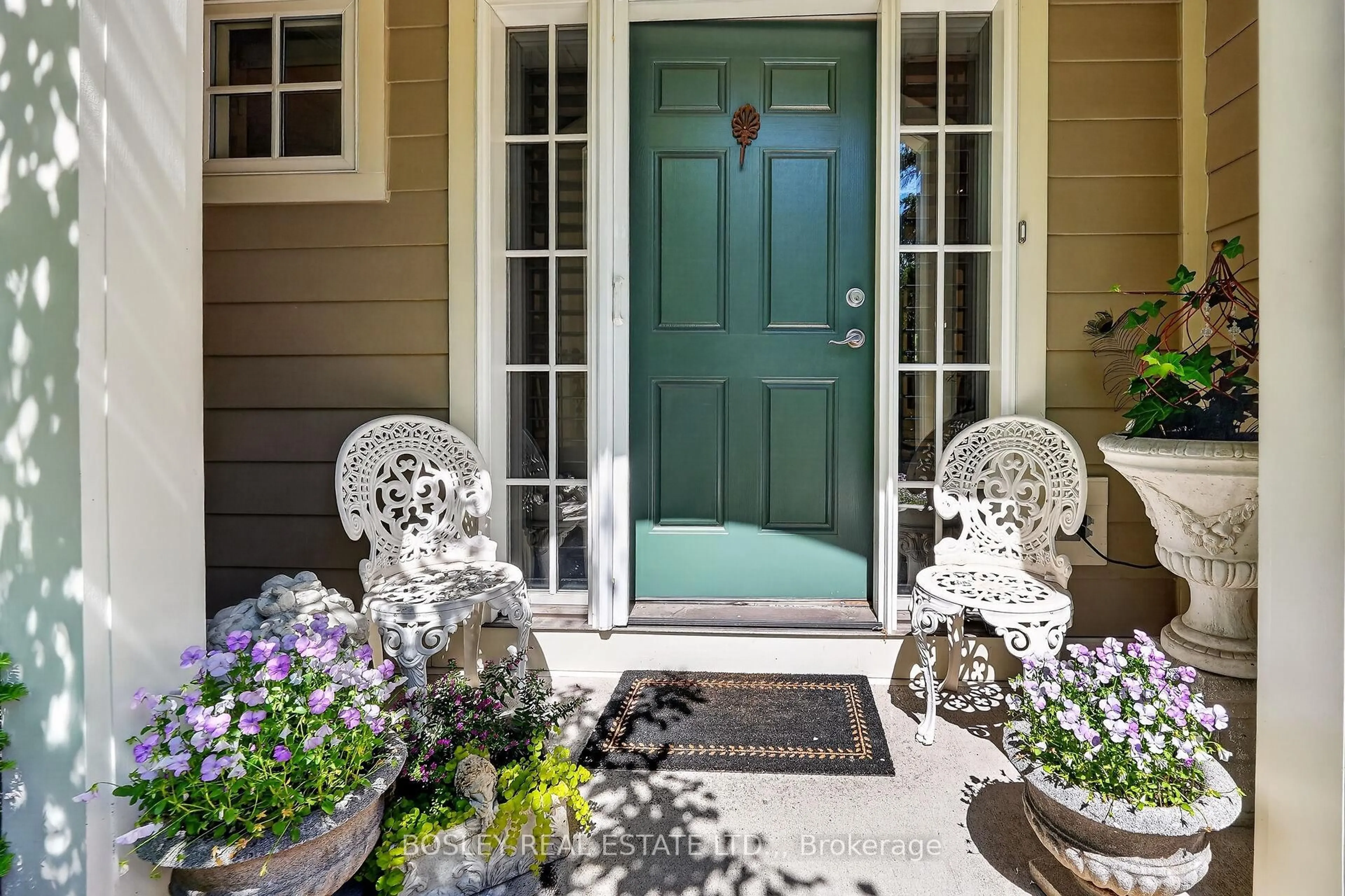 Indoor entryway for 175 Queen St ## 5, Niagara-on-the-Lake Ontario L0S 1J0