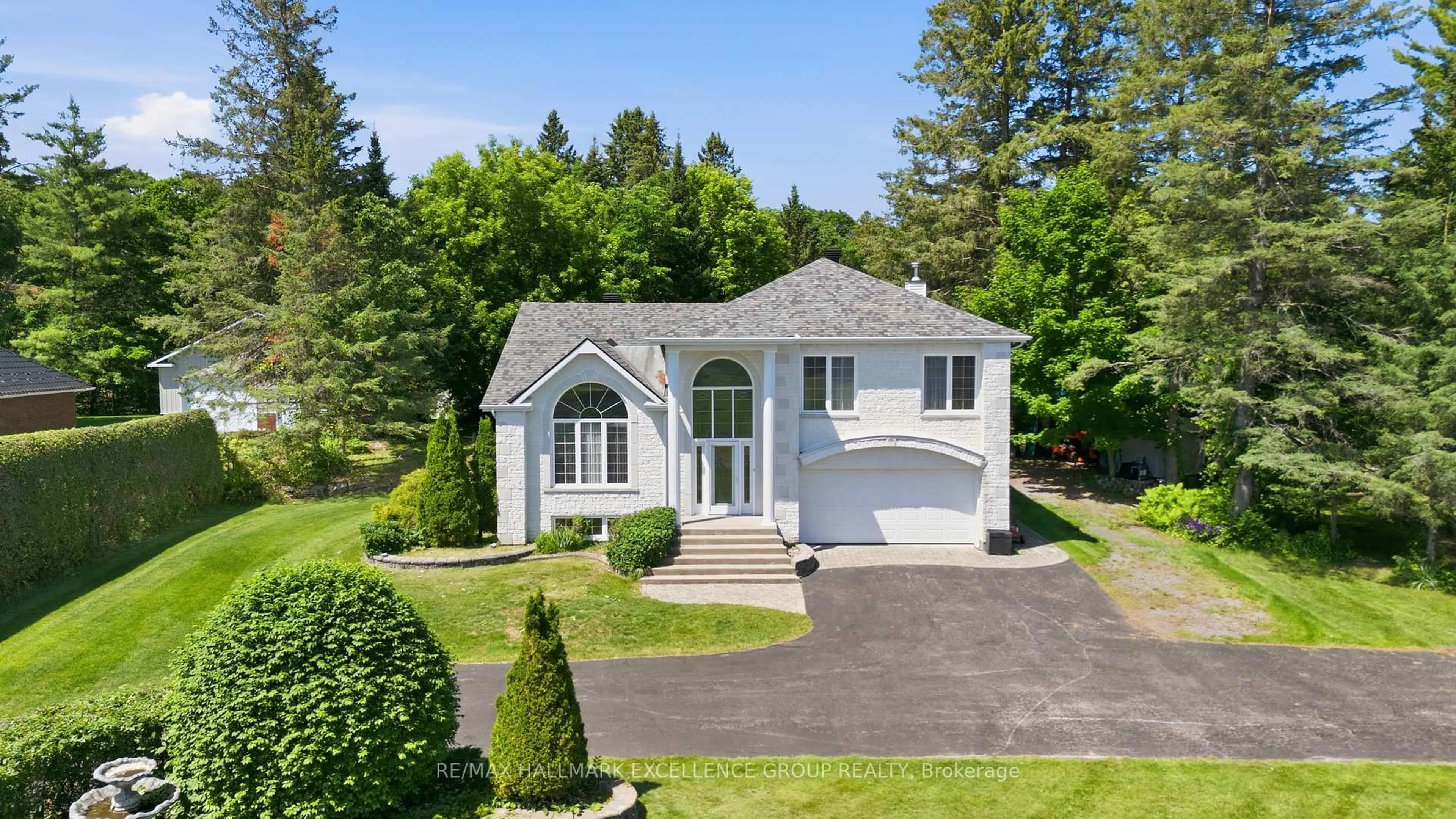 A pic from outside/outdoor area/front of a property/back of a property/a pic from drone, street for 480 Du Ruisseau St, Clarence-Rockland Ontario K4K 1K7