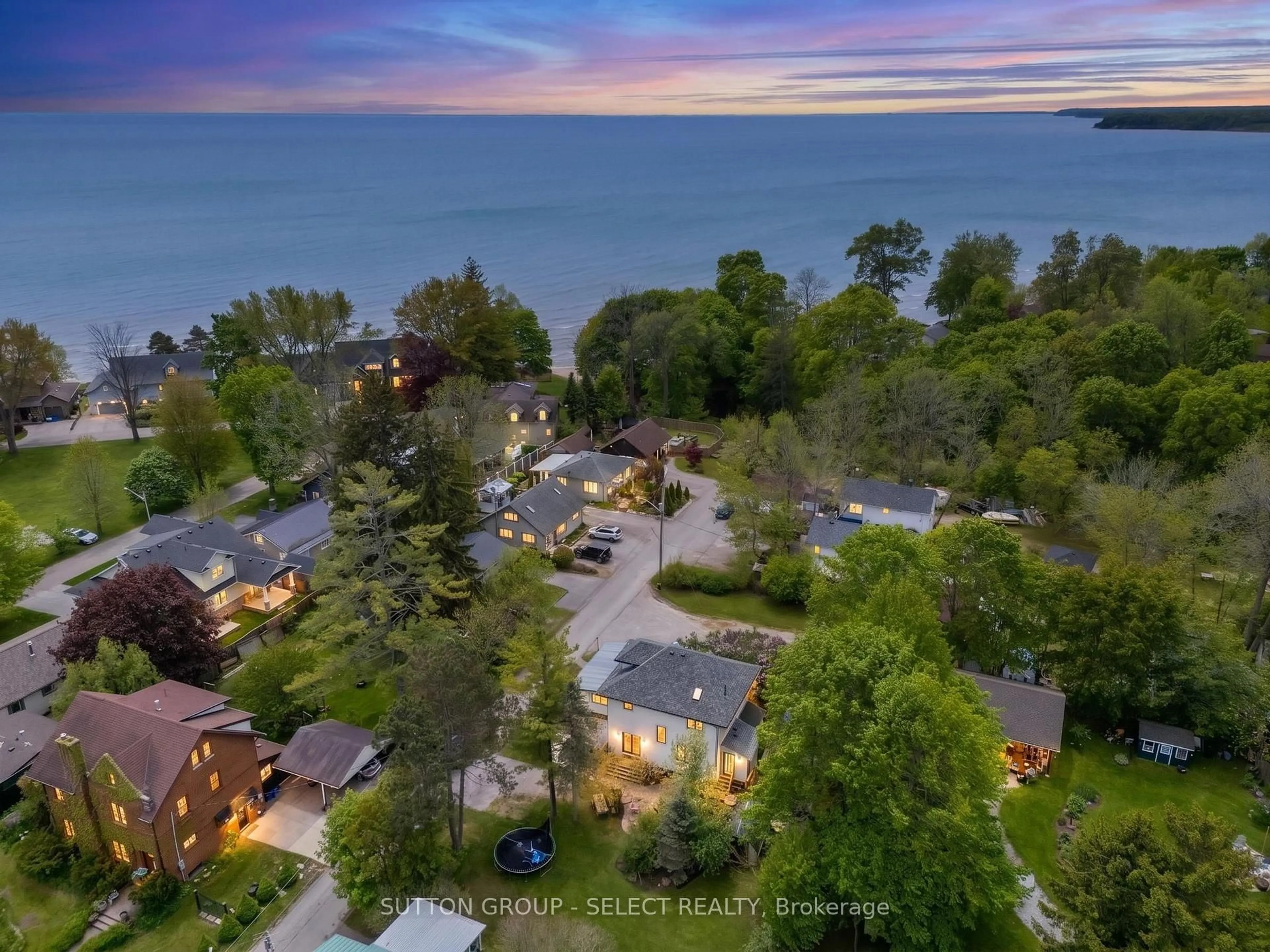 A pic from outside/outdoor area/front of a property/back of a property/a pic from drone, water/lake/river/ocean view for 10 Crescent Park, Norfolk Ontario N0A 1N0