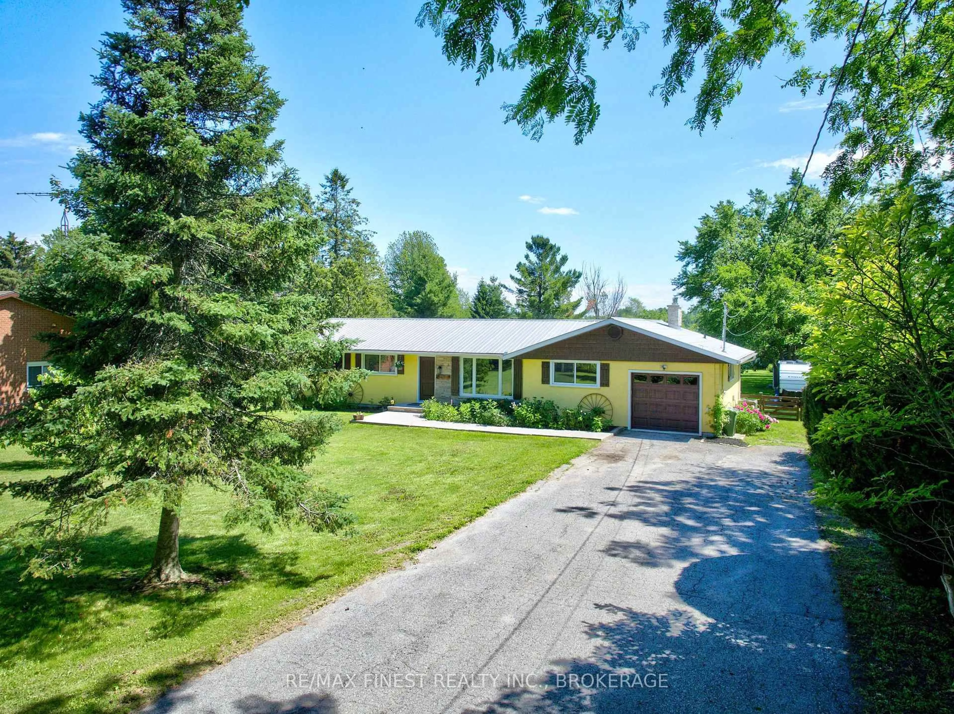 A pic from outside/outdoor area/front of a property/back of a property/a pic from drone, street for 99 ARAGON Rd, Kingston Ontario K0H 1S0