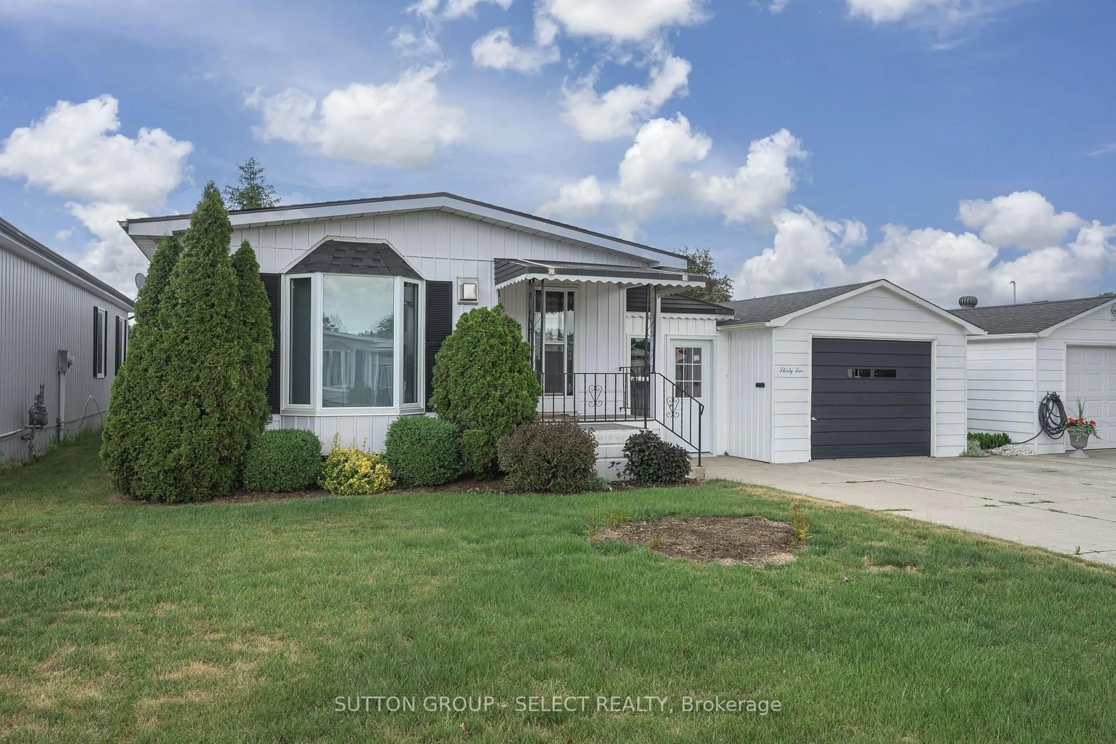 Home with vinyl exterior material, street for 32 Miller St, Strathroy-Caradoc Ontario N7G 3K8