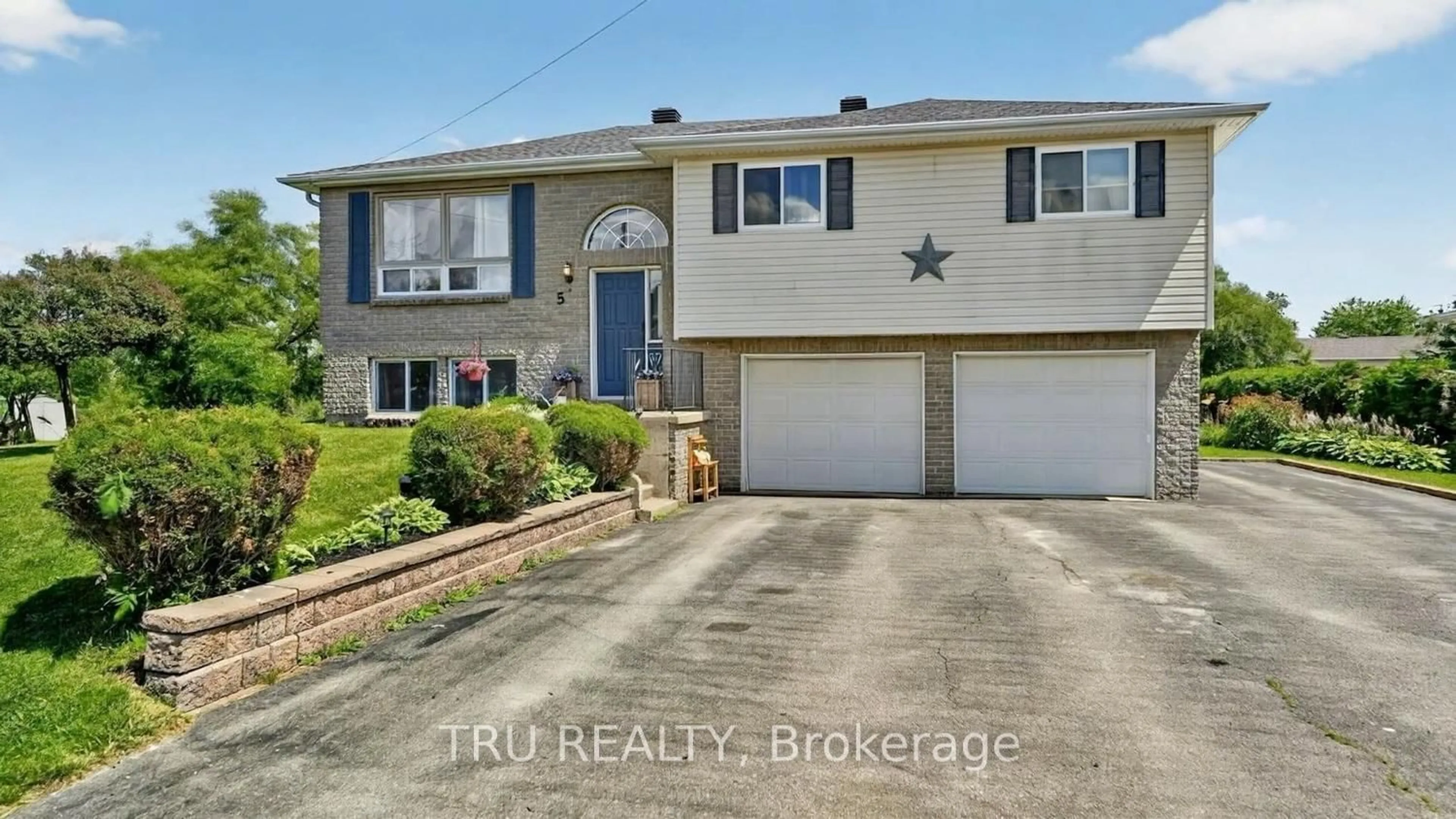 Home with vinyl exterior material, street for 5 Brookview Cres, Athens Ontario K0E 1B0